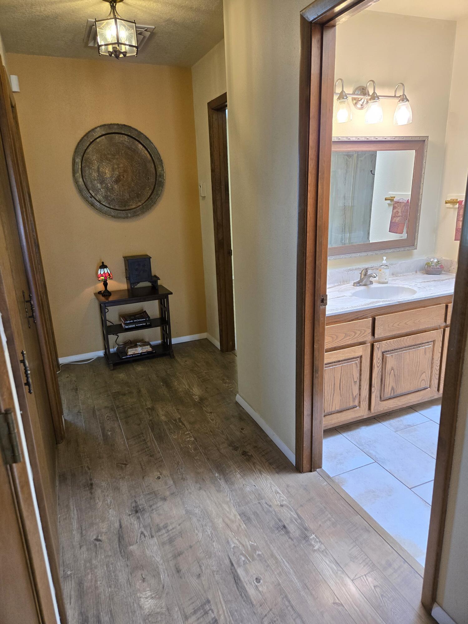 6605 Casa Loma NE