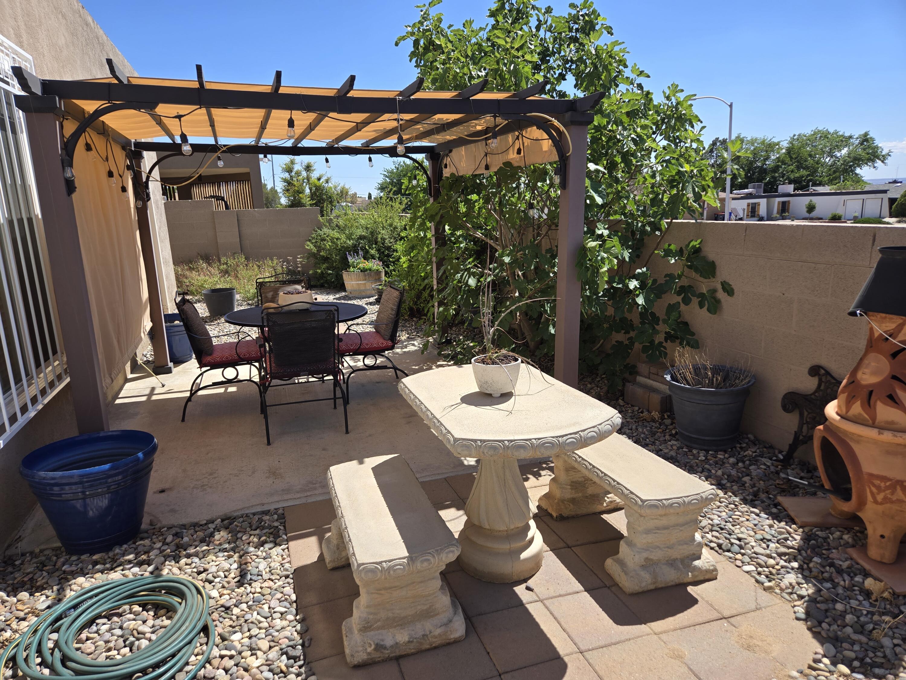 6605 Casa Loma NE