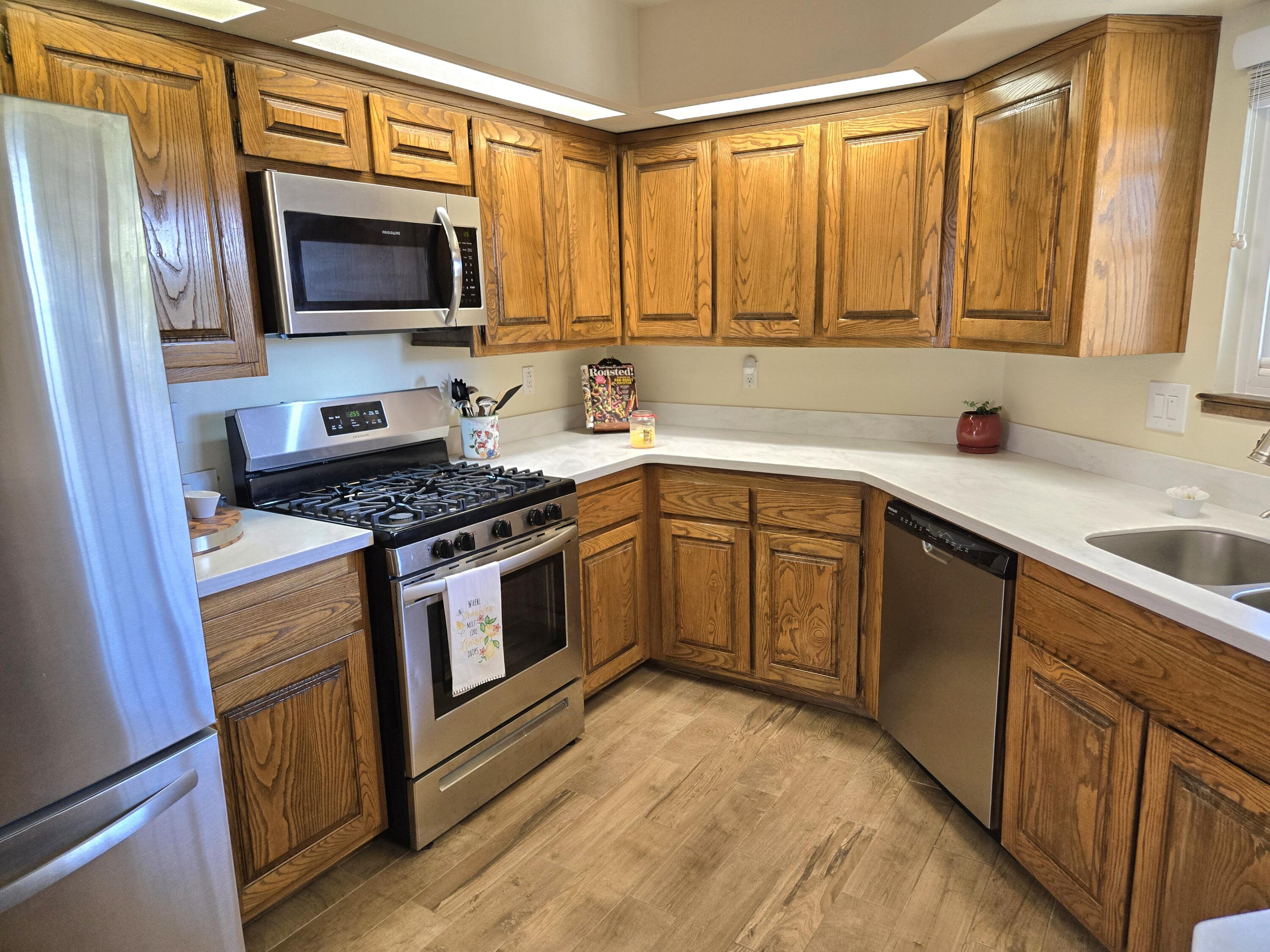 6605 Casa Loma NE
