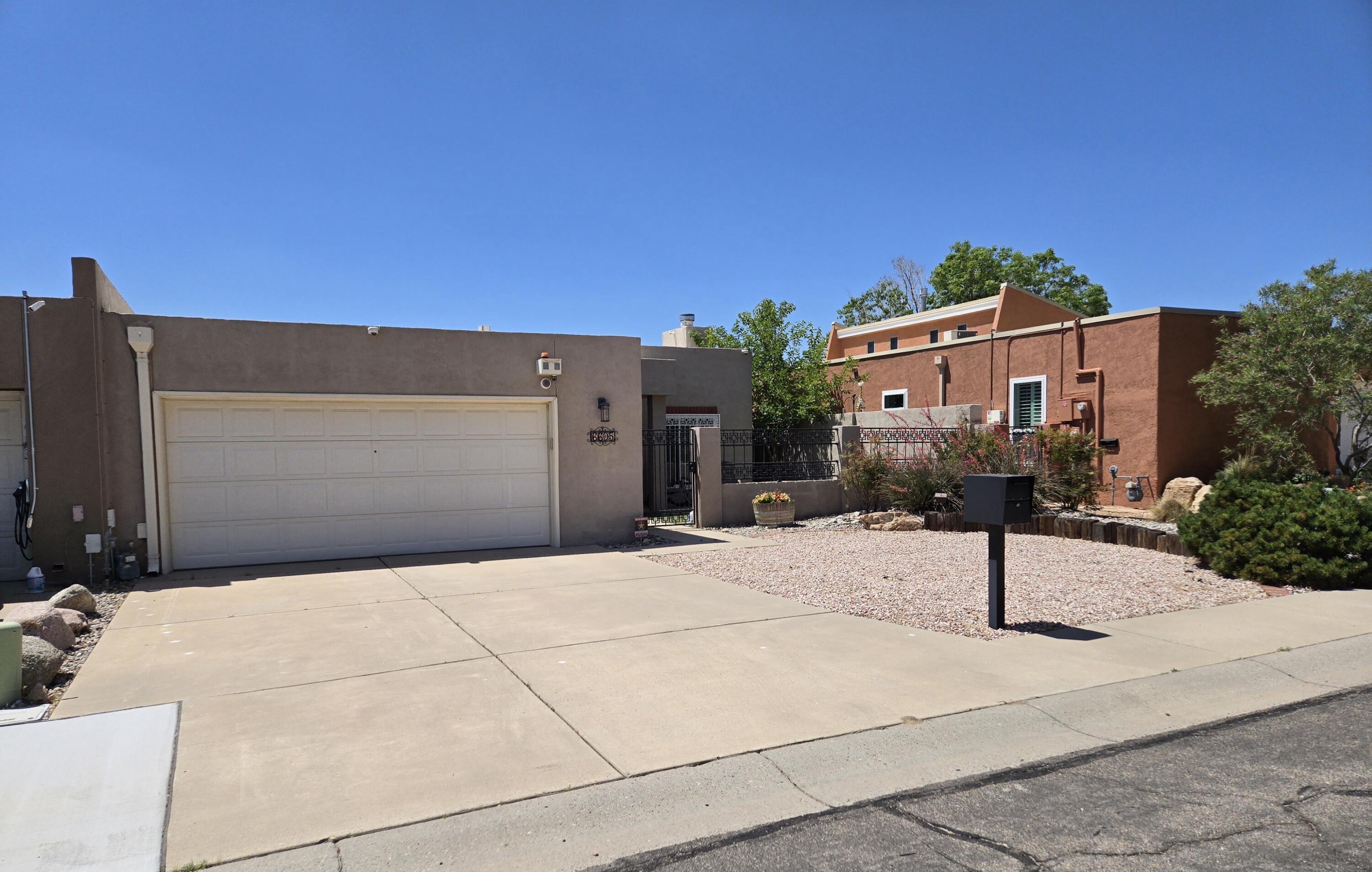 6605 Casa Loma NE