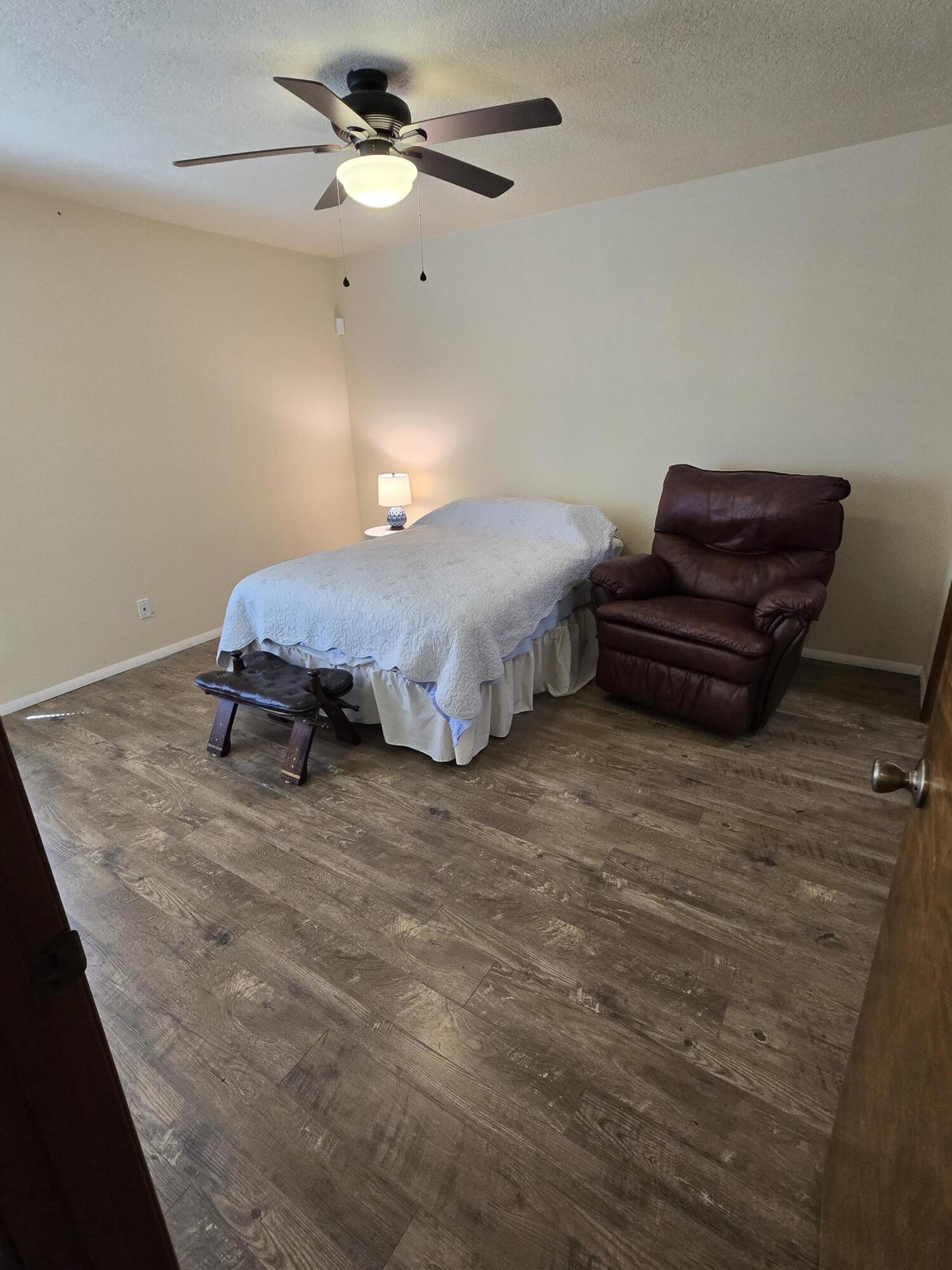 6605 Casa Loma NE