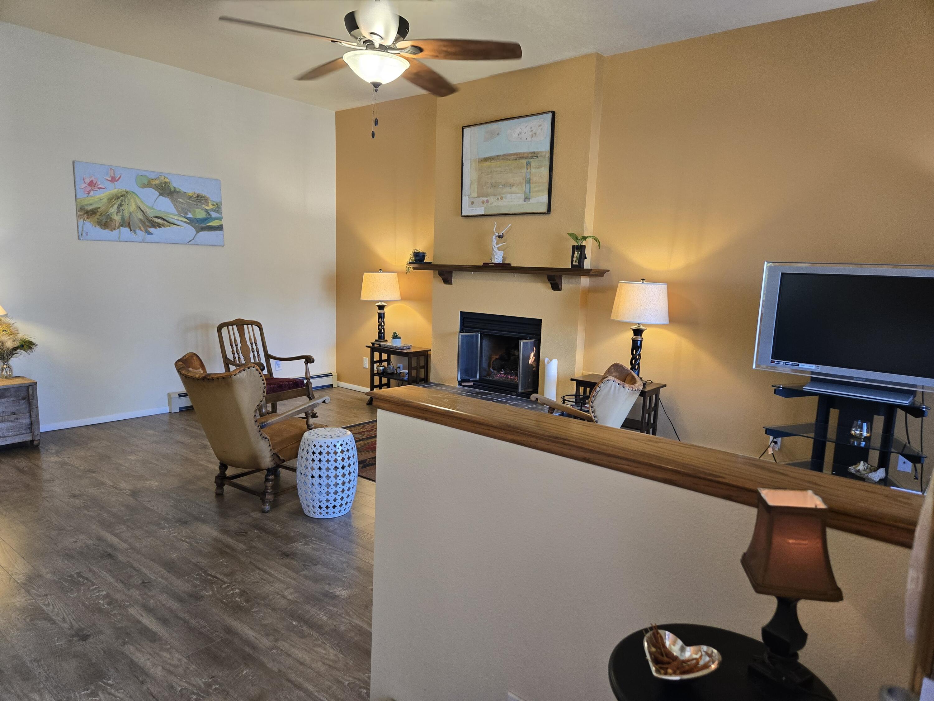 6605 Casa Loma NE