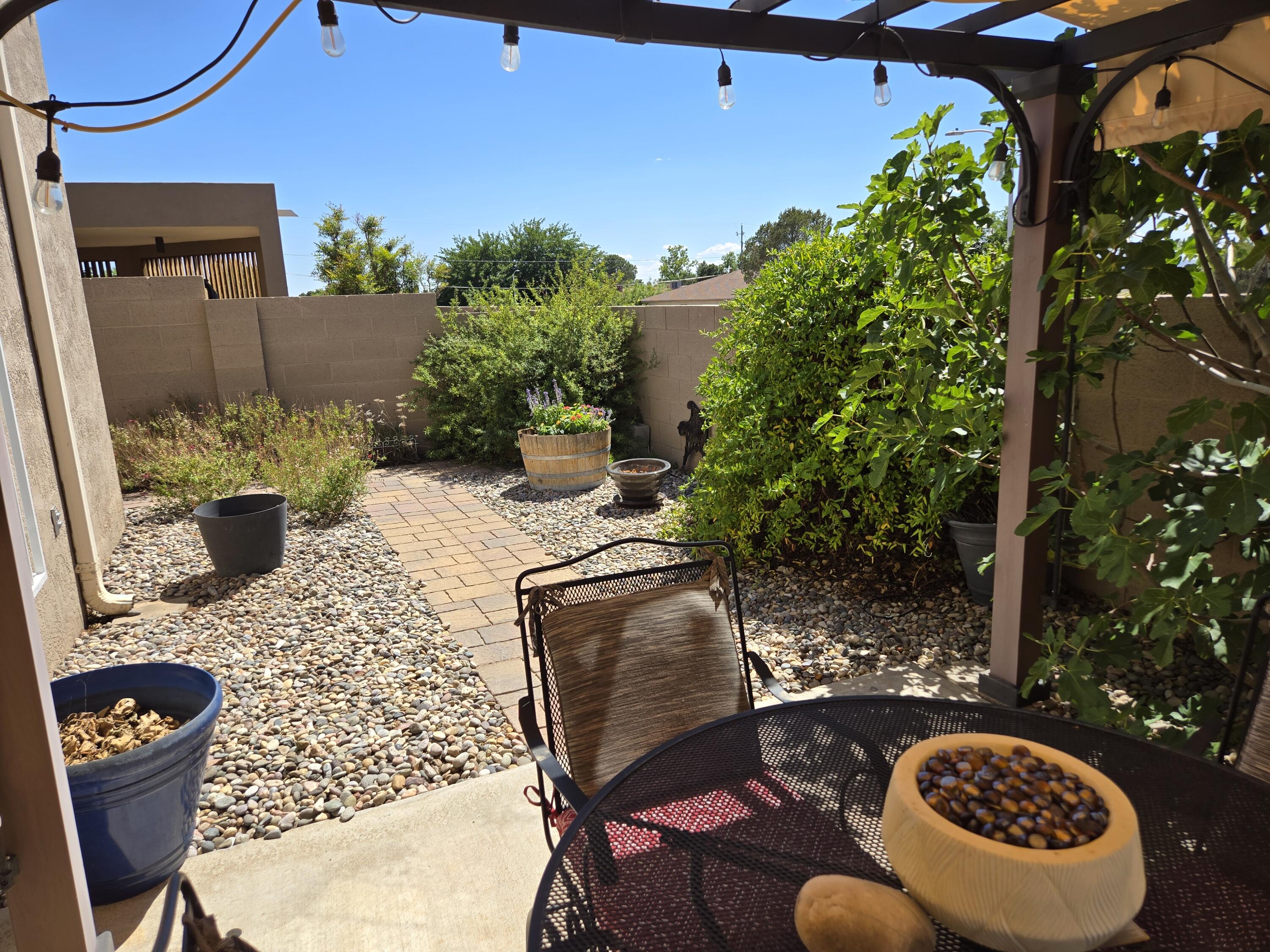 6605 Casa Loma NE