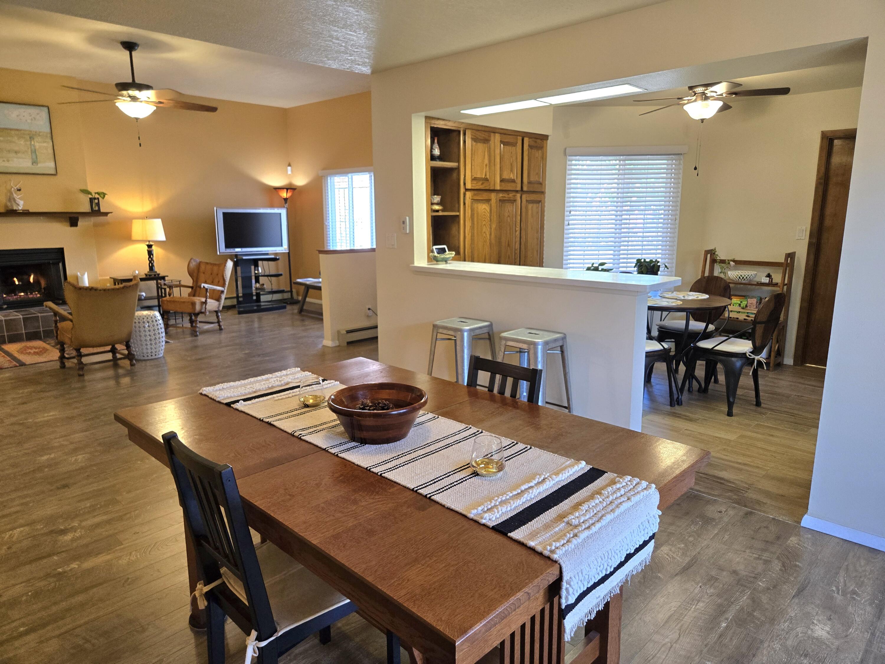 6605 Casa Loma NE