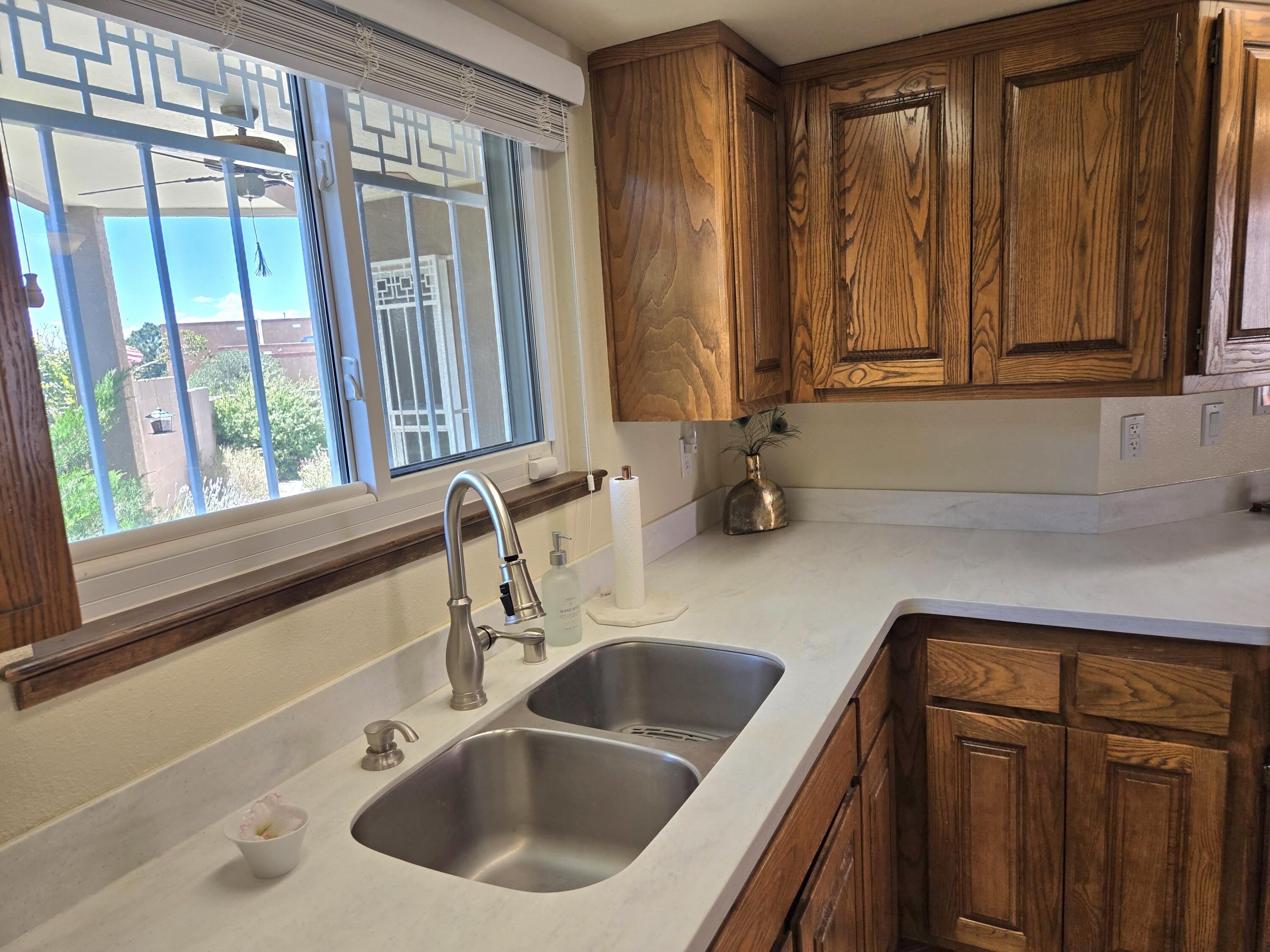6605 Casa Loma NE