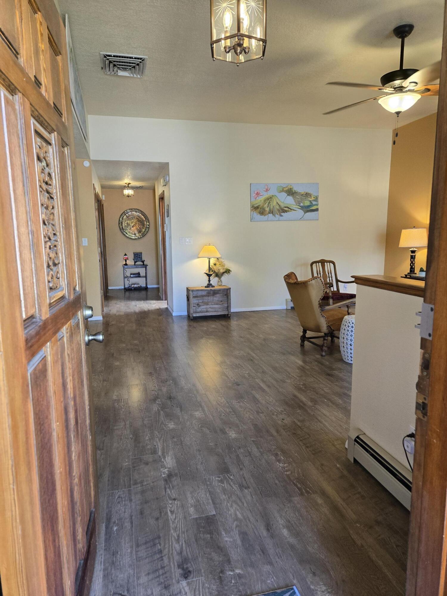 6605 Casa Loma NE