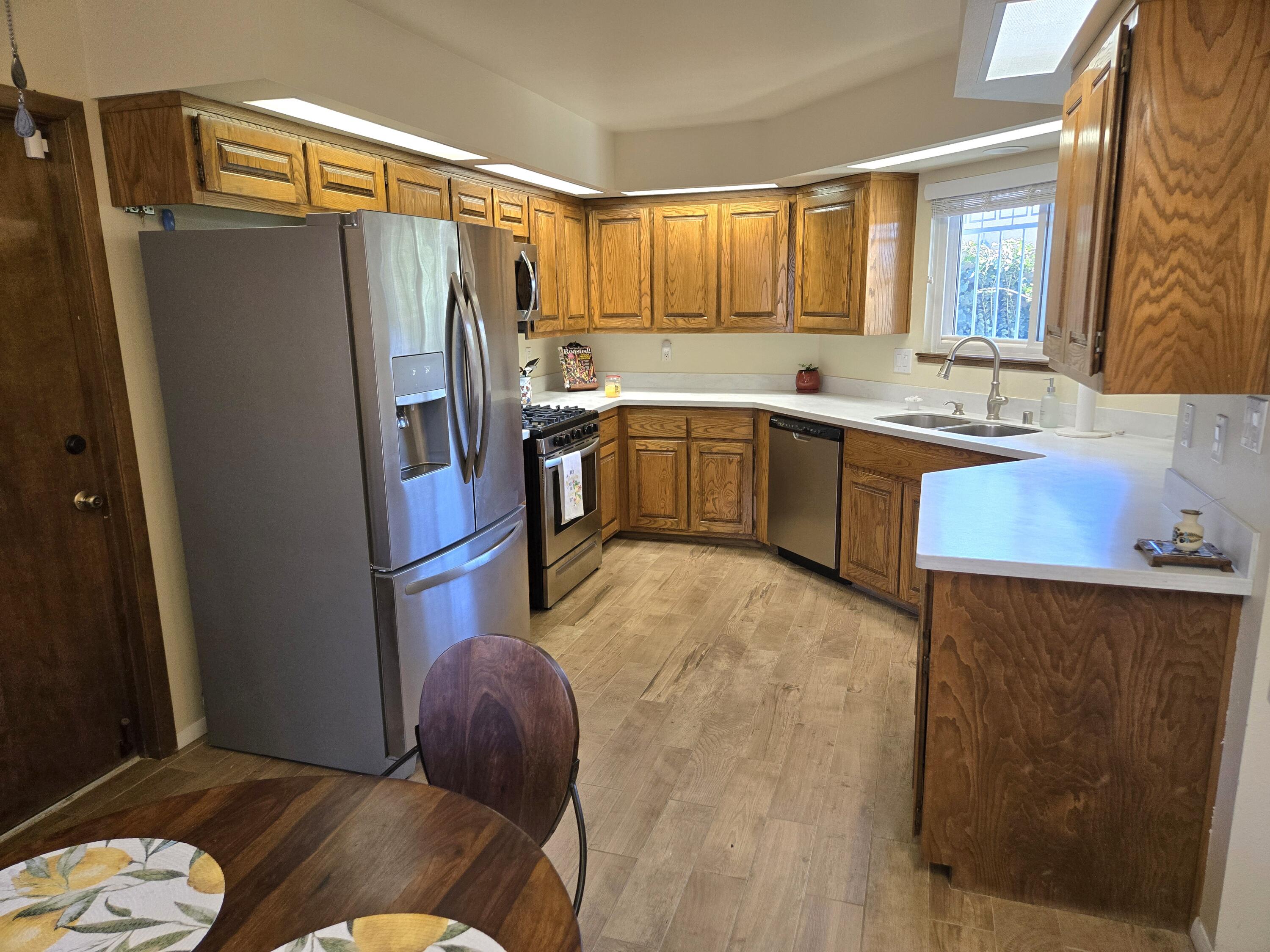 6605 Casa Loma NE