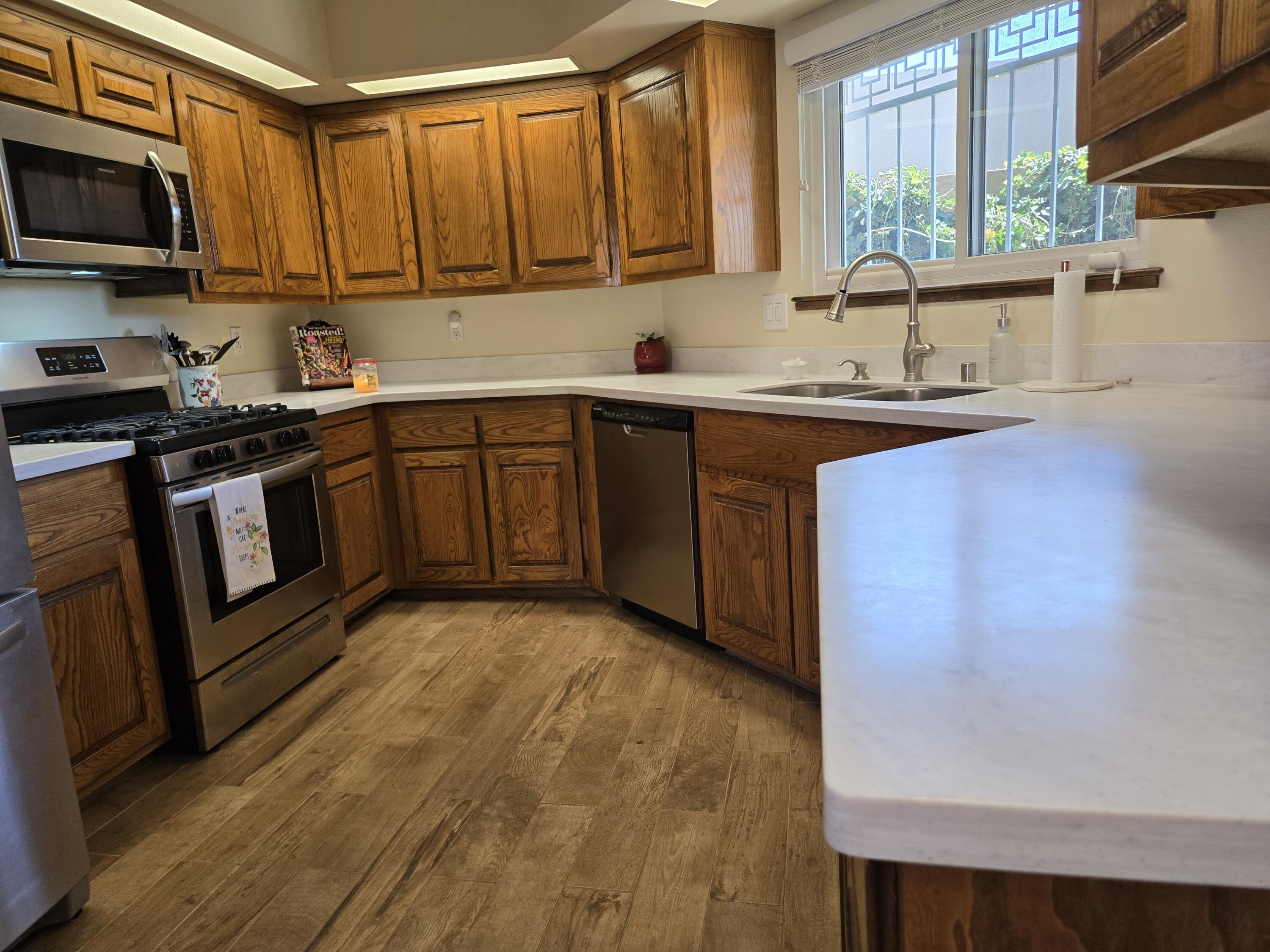 6605 Casa Loma NE