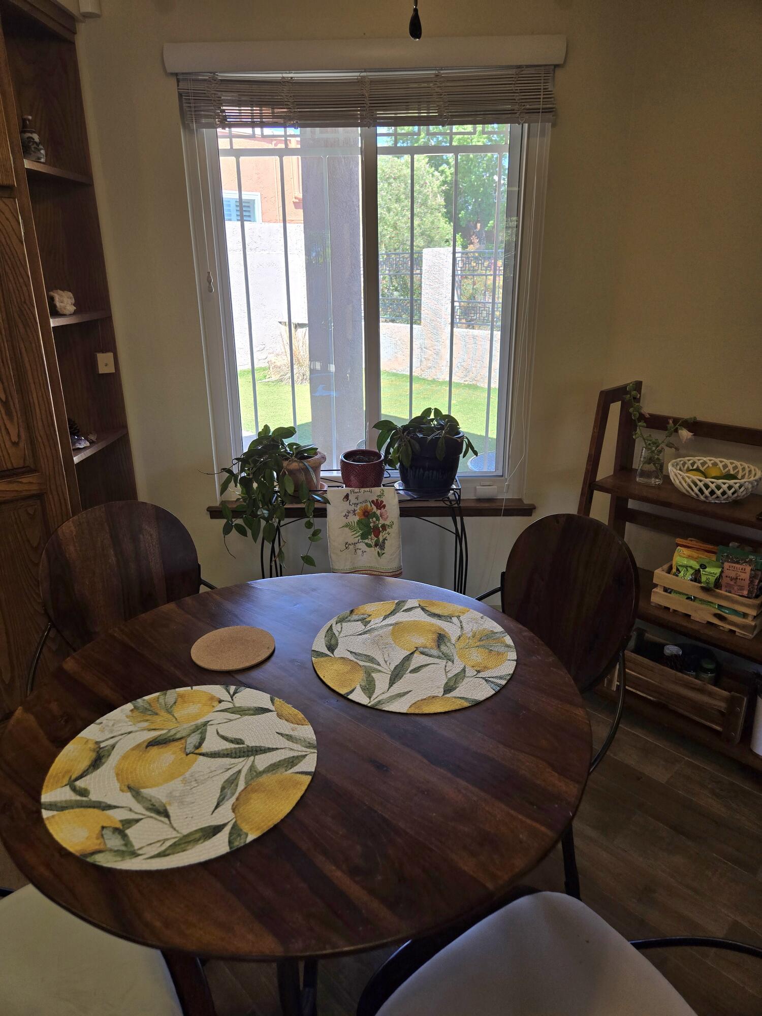 6605 Casa Loma NE