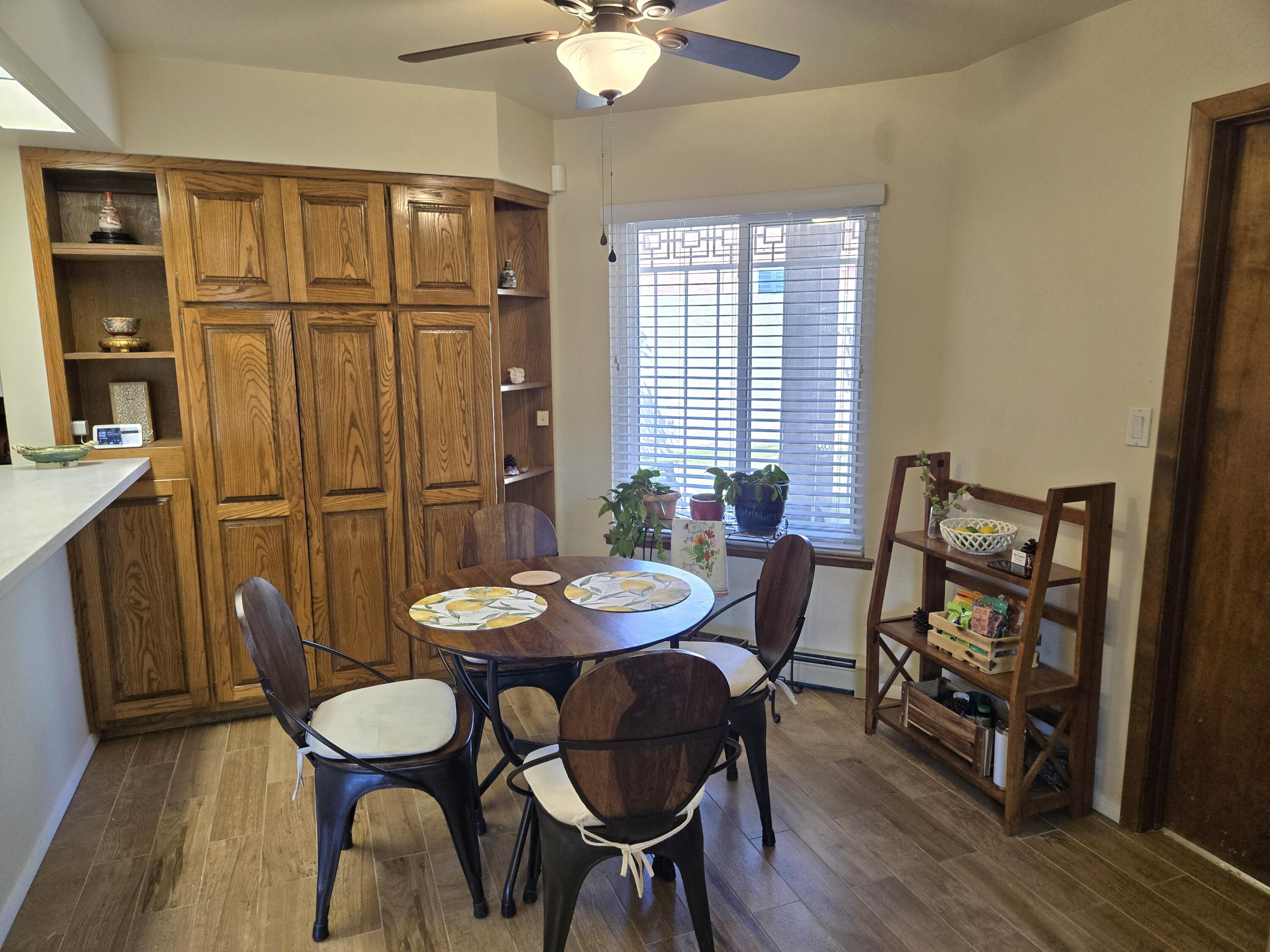 6605 Casa Loma NE