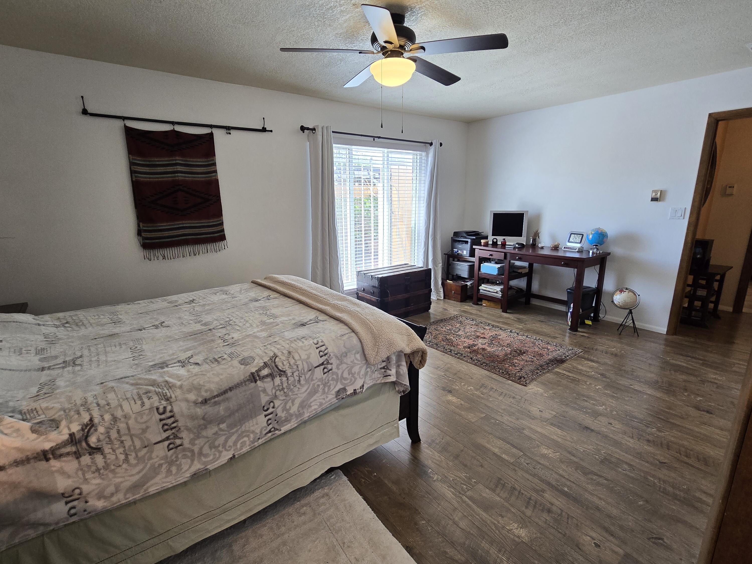 6605 Casa Loma NE