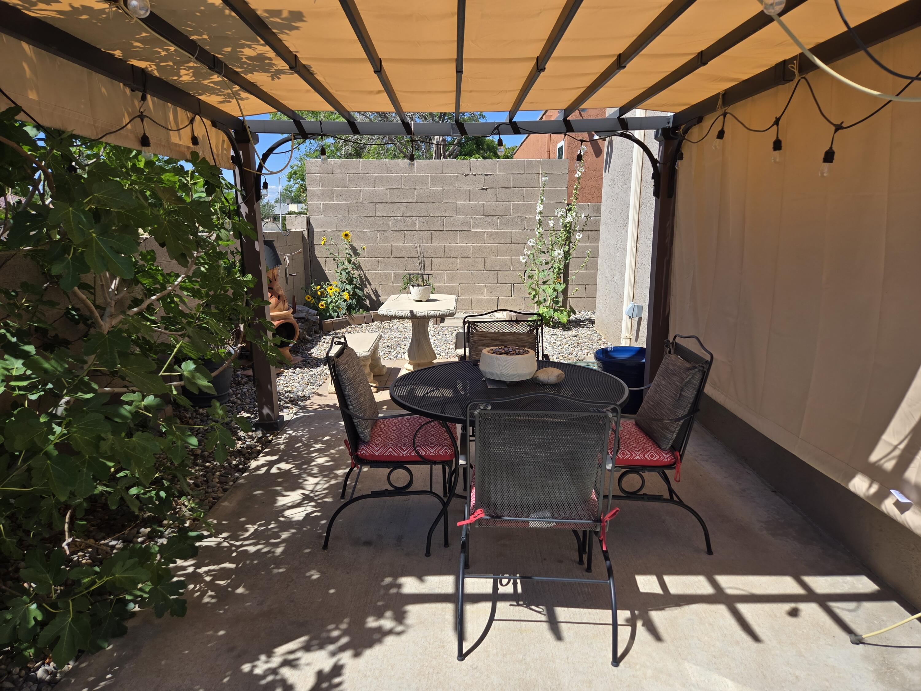 6605 Casa Loma NE