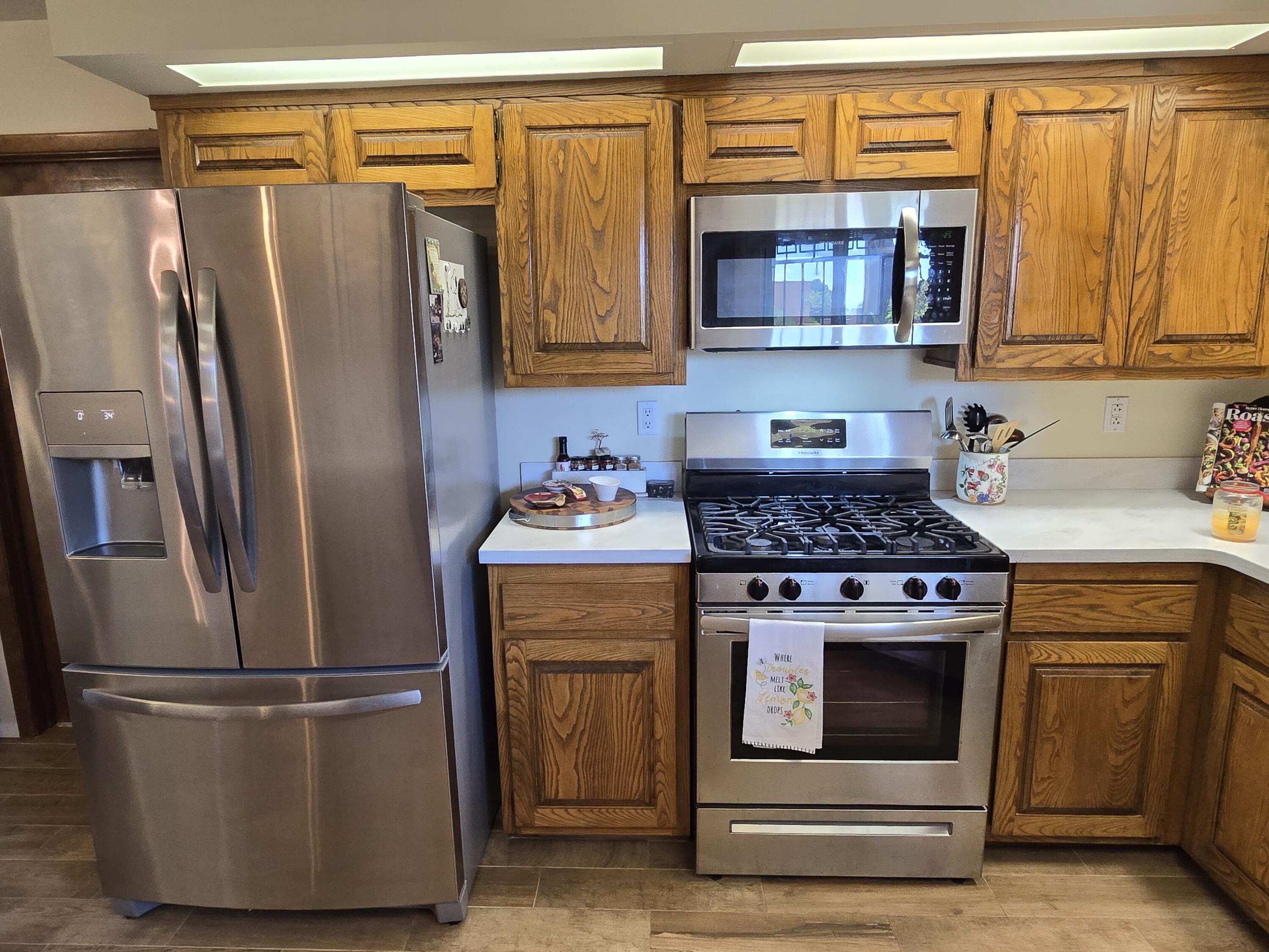 6605 Casa Loma NE