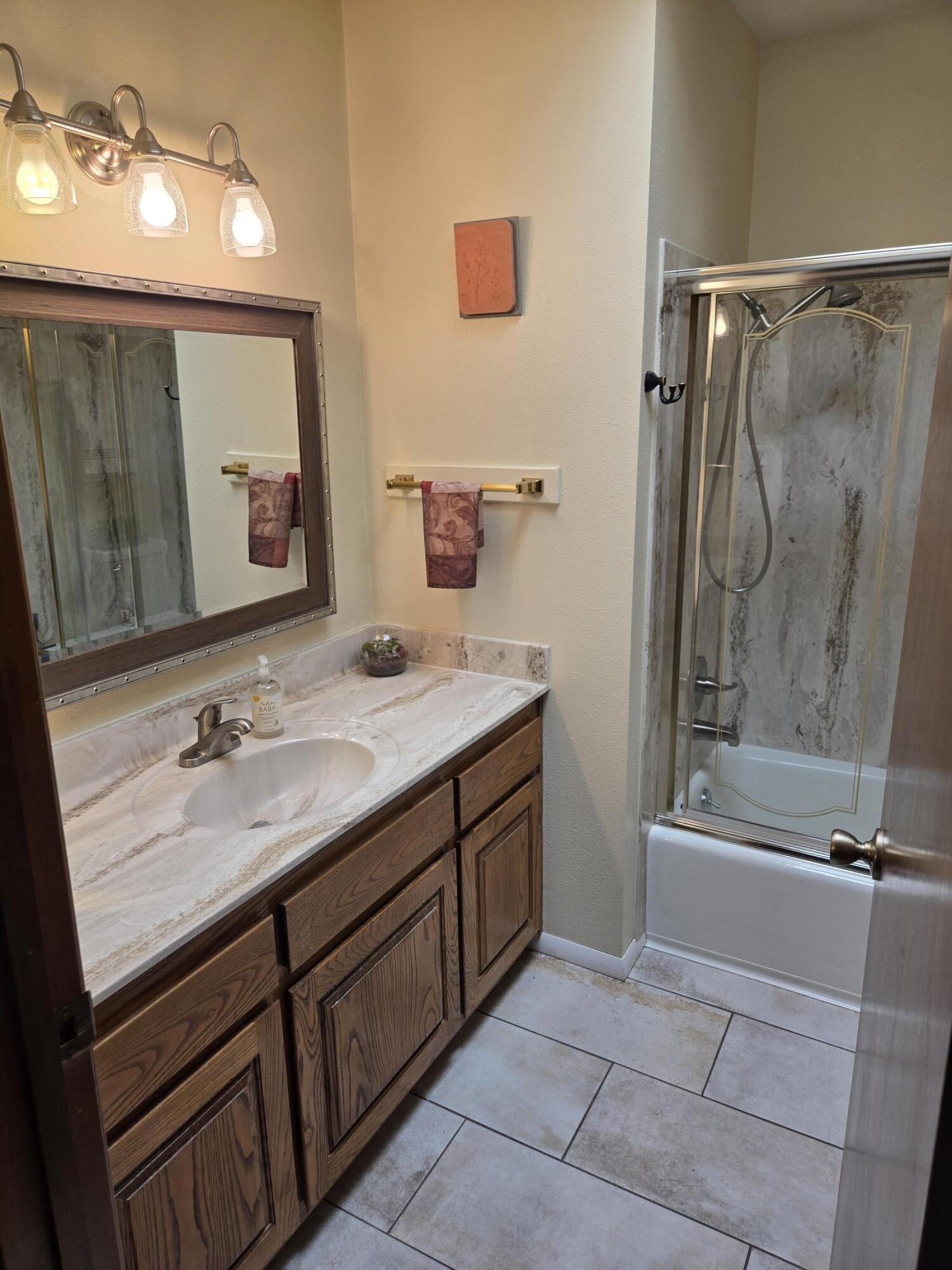 6605 Casa Loma NE