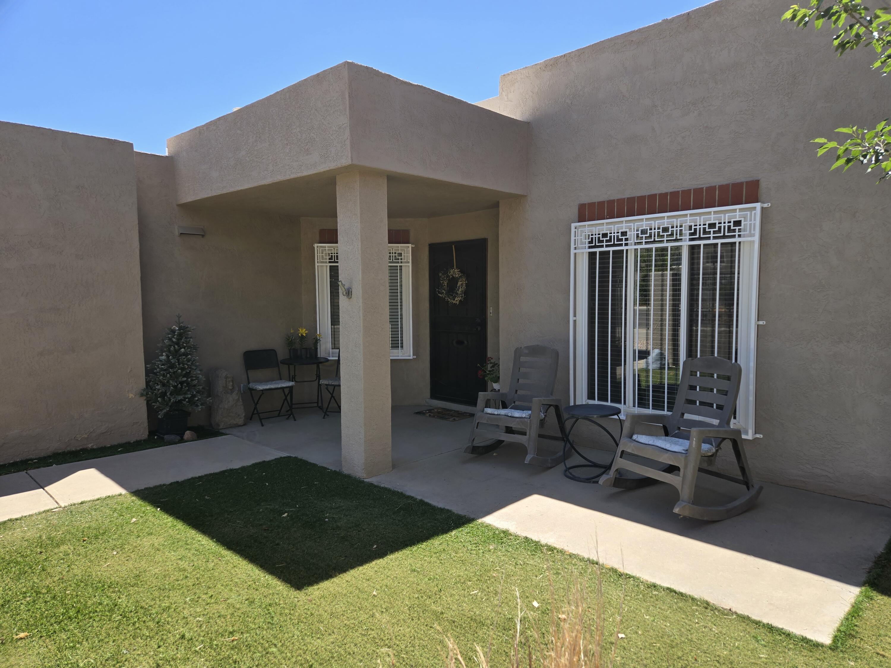 6605 Casa Loma NE