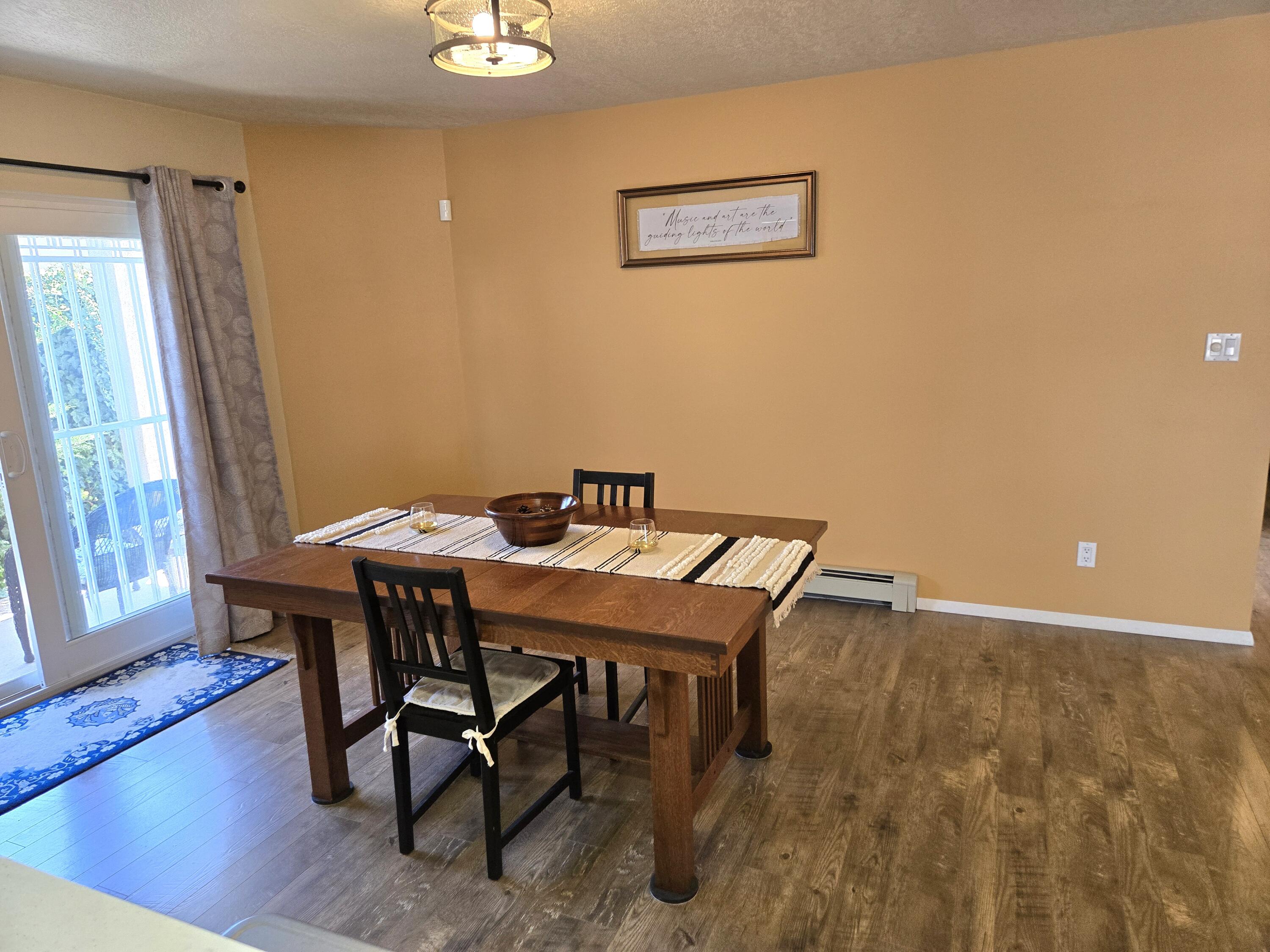6605 Casa Loma NE