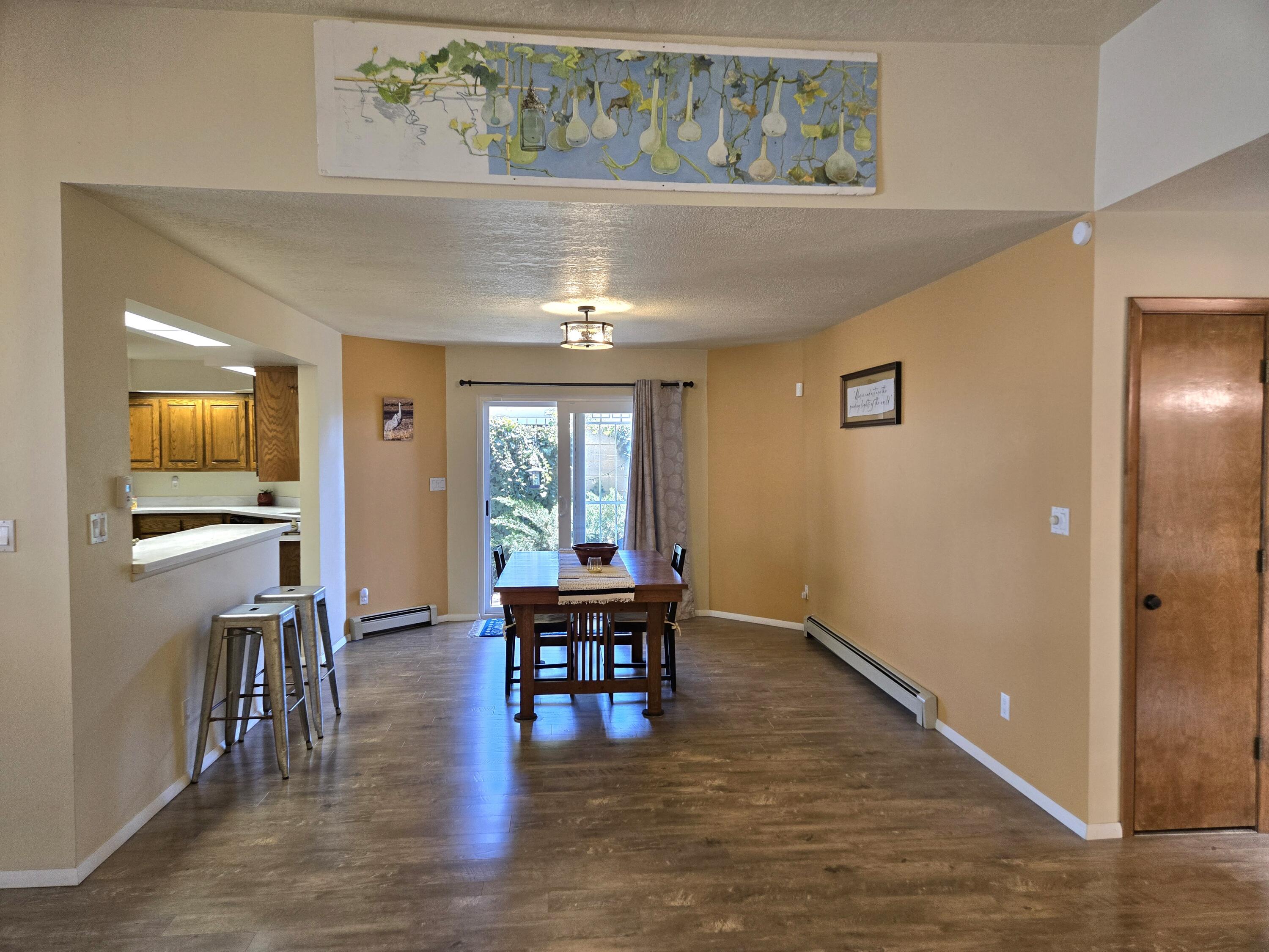 6605 Casa Loma NE
