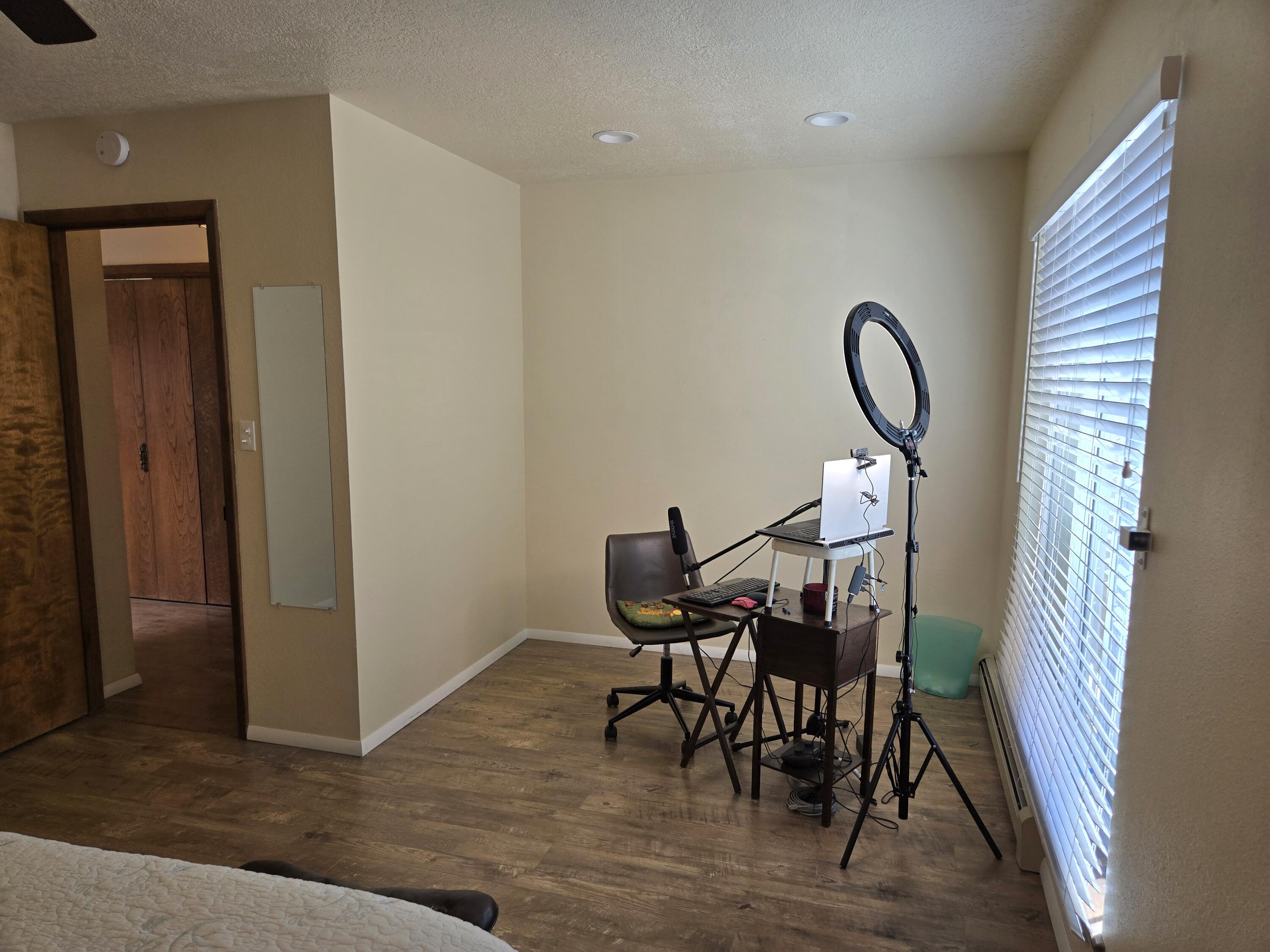 6605 Casa Loma NE
