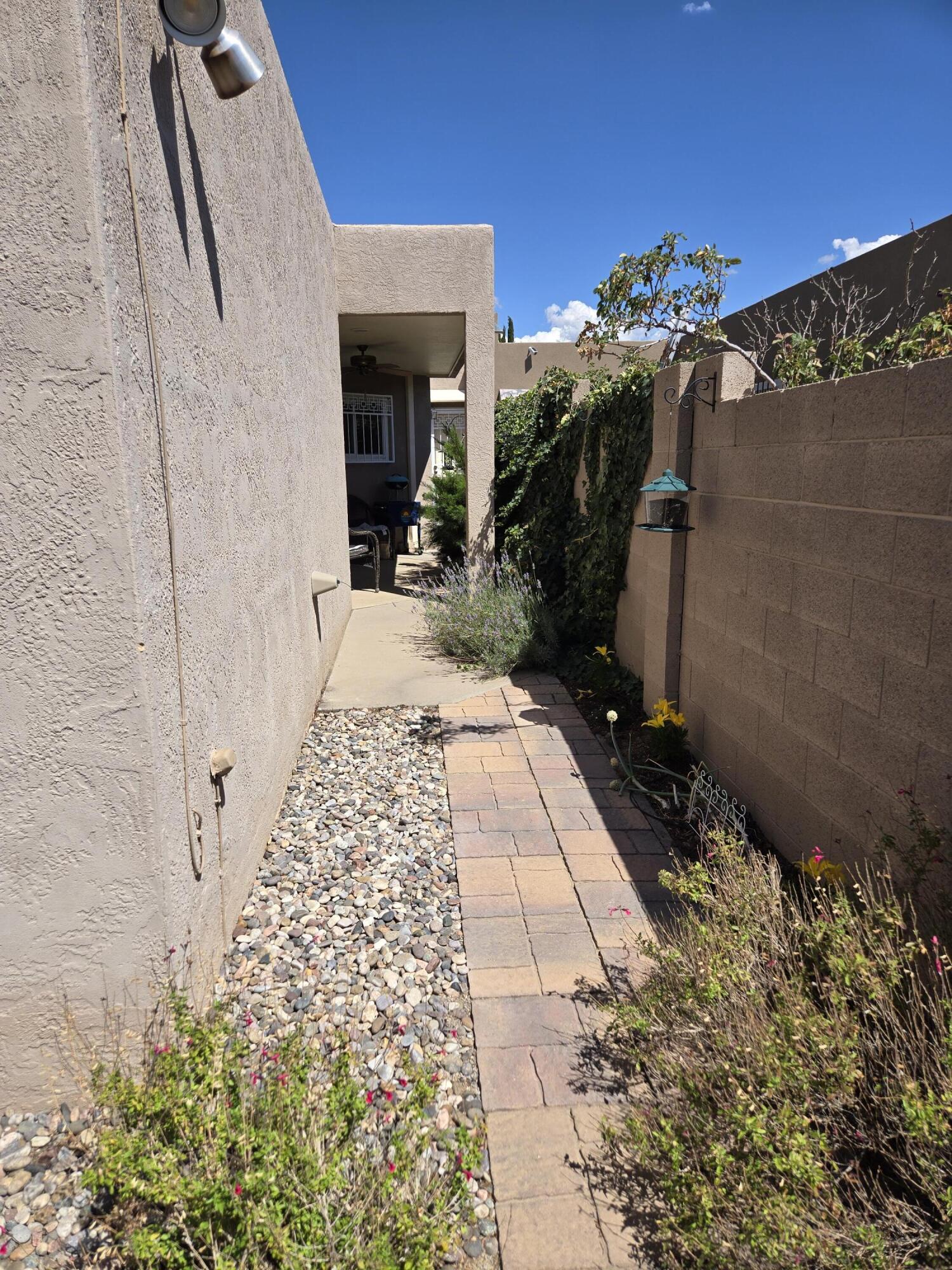 6605 Casa Loma NE