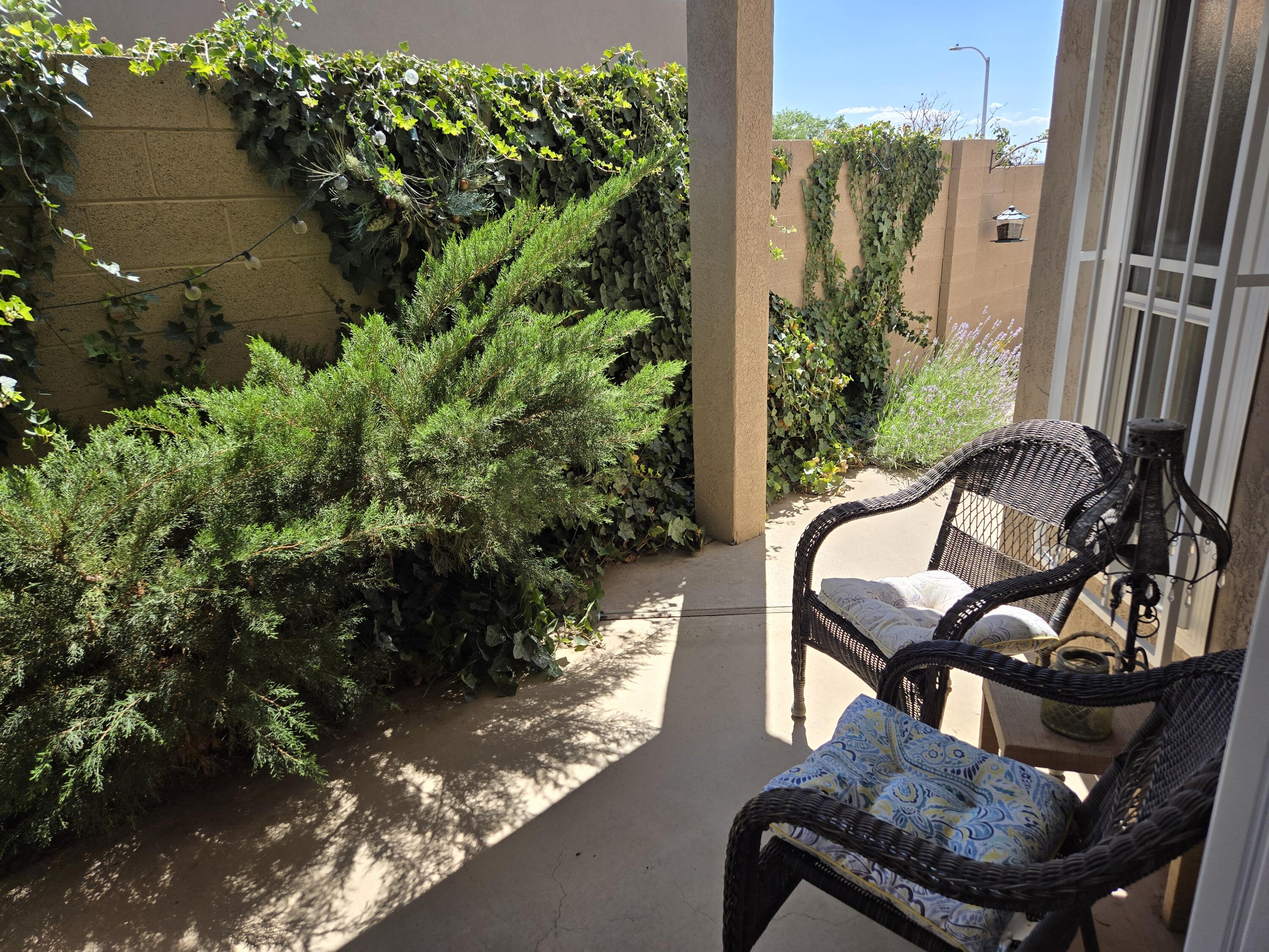 6605 Casa Loma NE