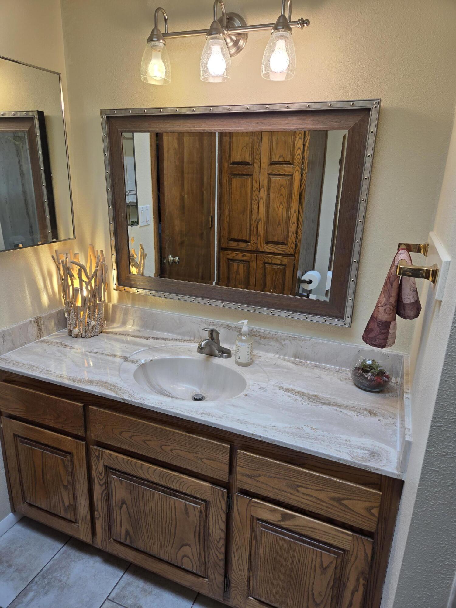 6605 Casa Loma NE