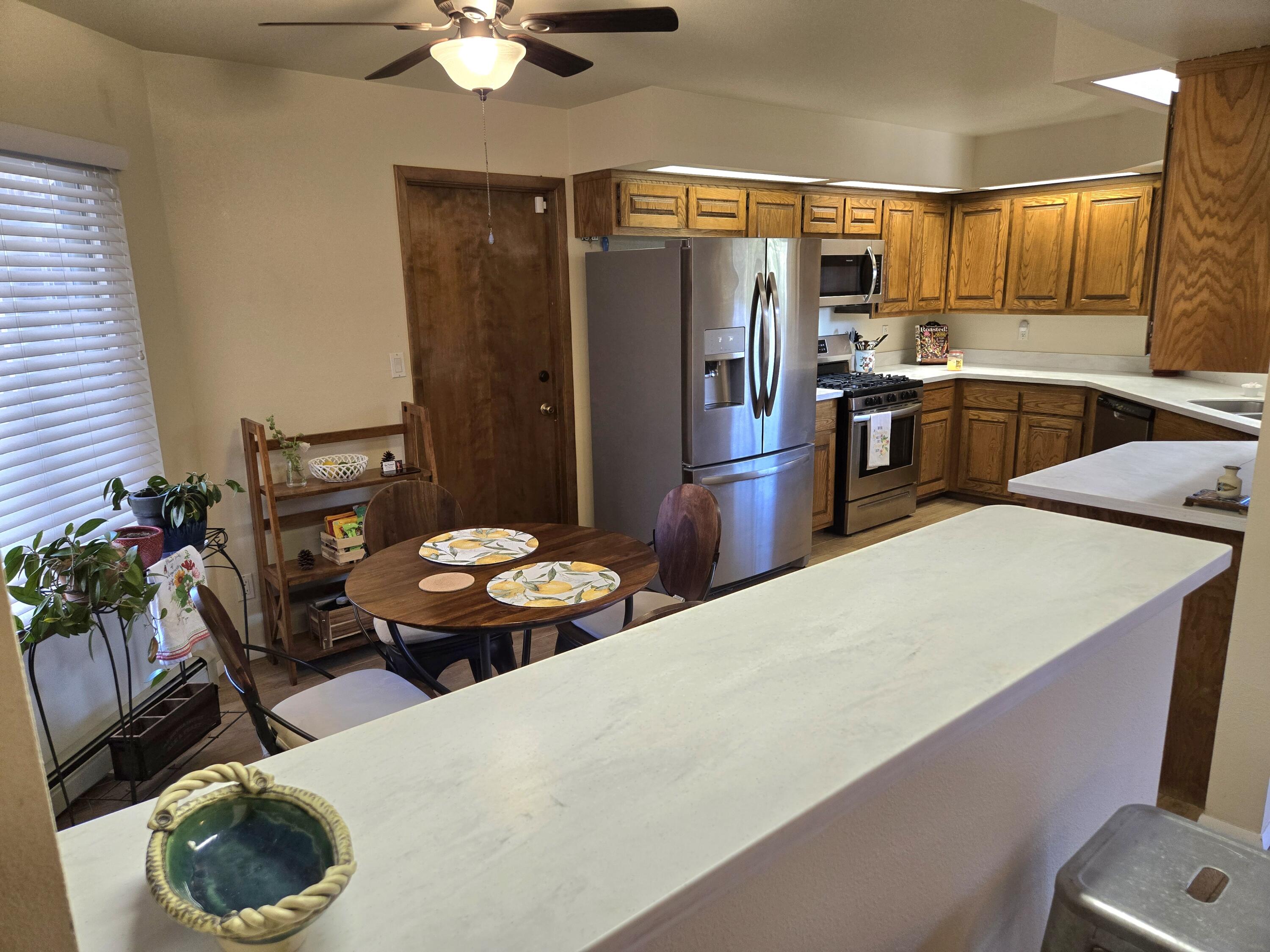 6605 Casa Loma NE
