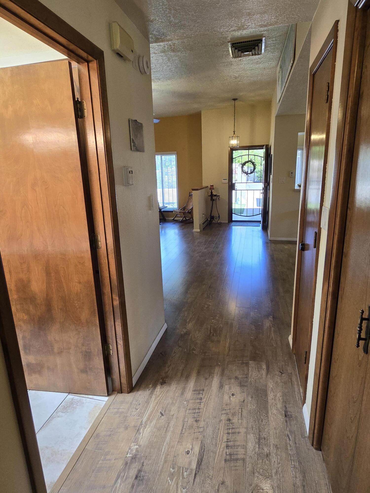 6605 Casa Loma NE