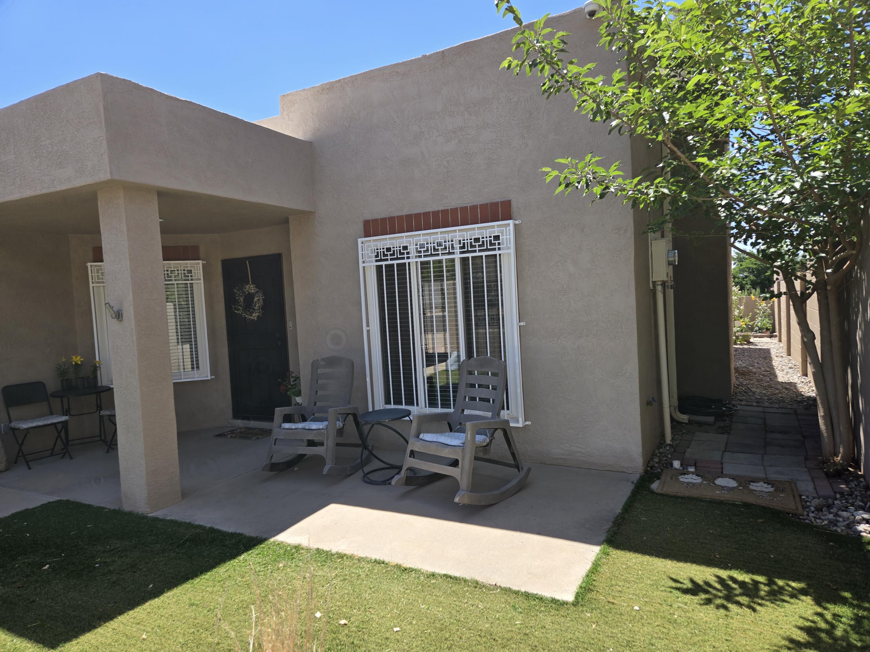 6605 Casa Loma NE