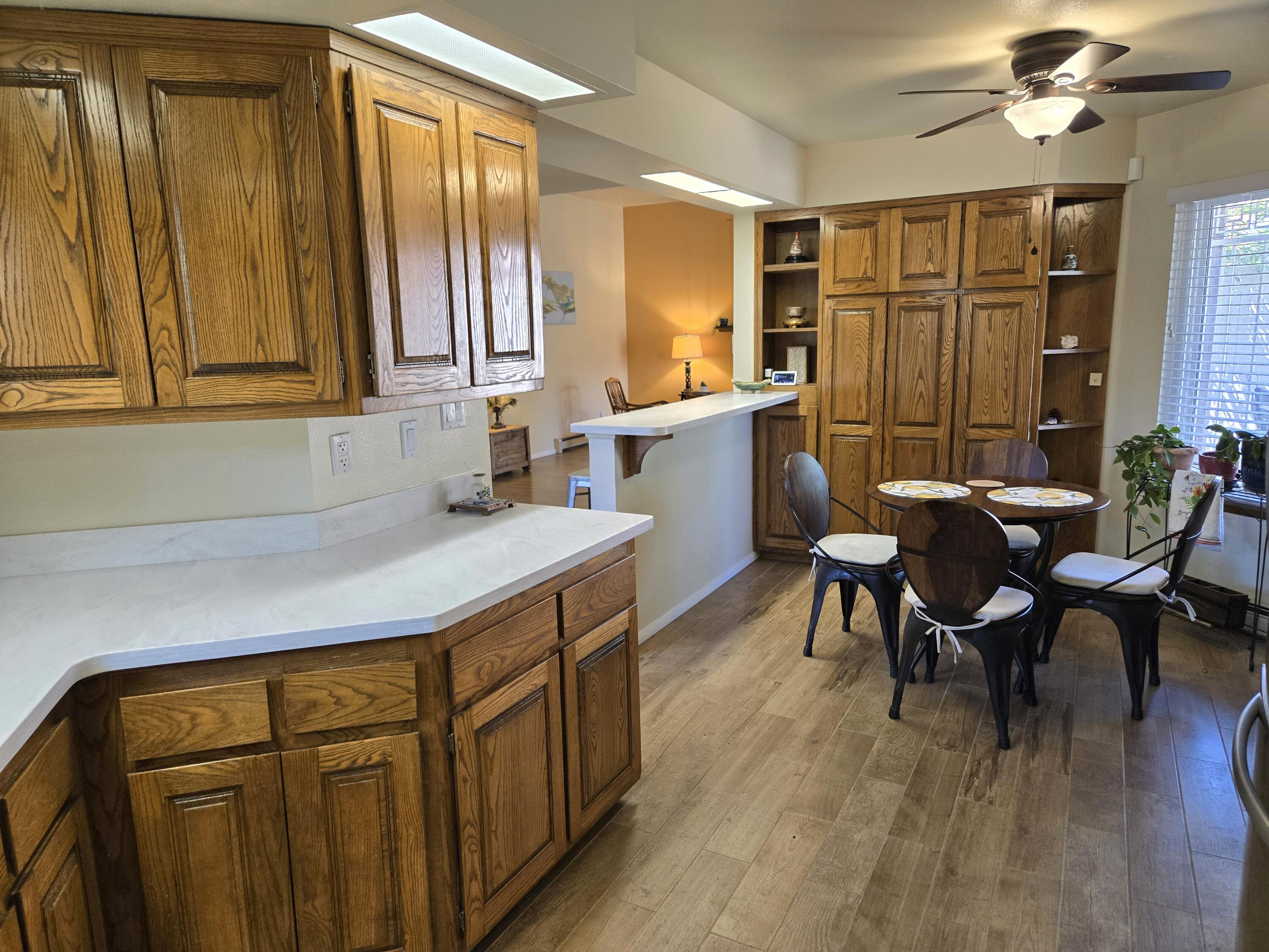 6605 Casa Loma NE