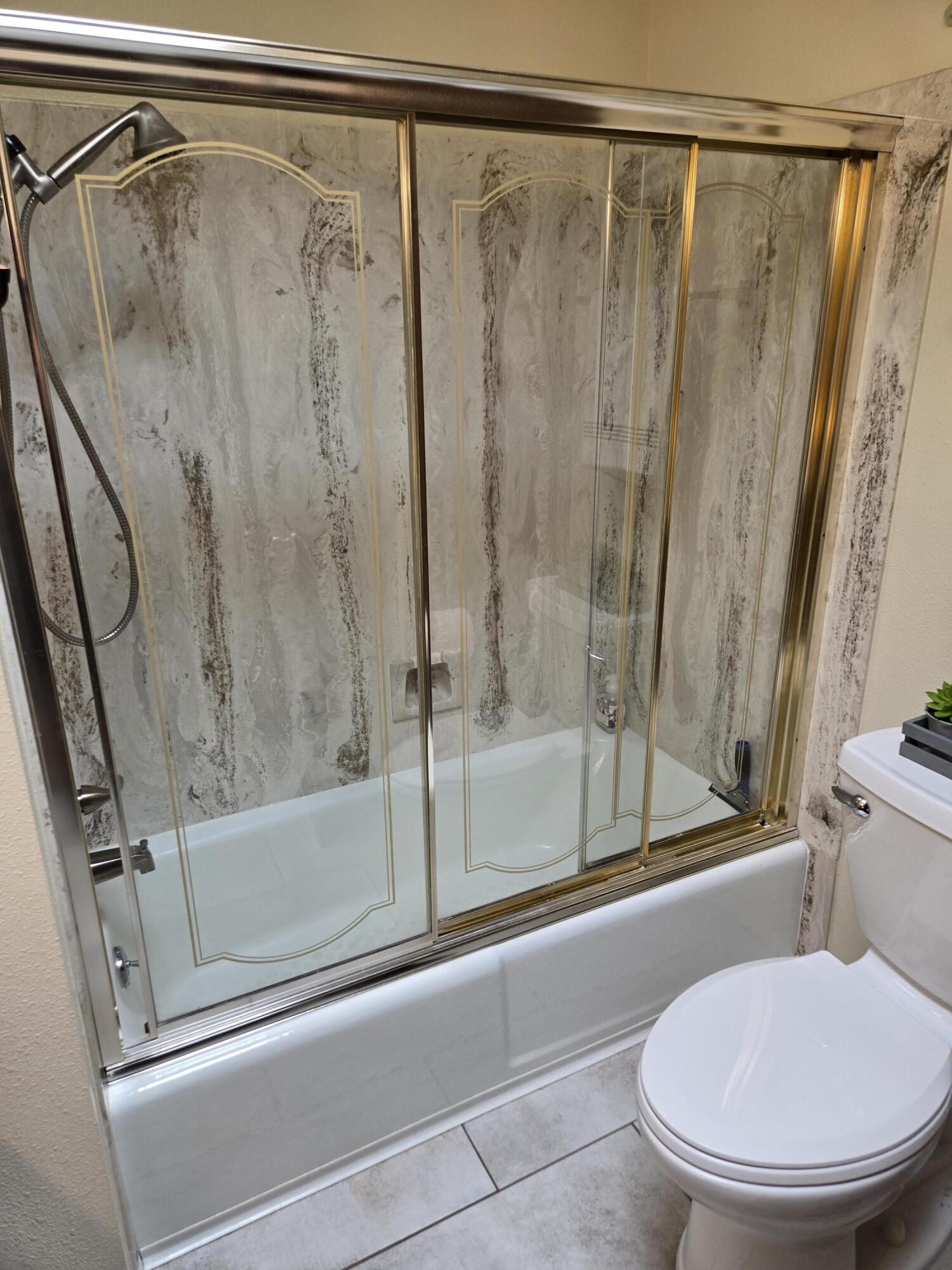 6605 Casa Loma NE