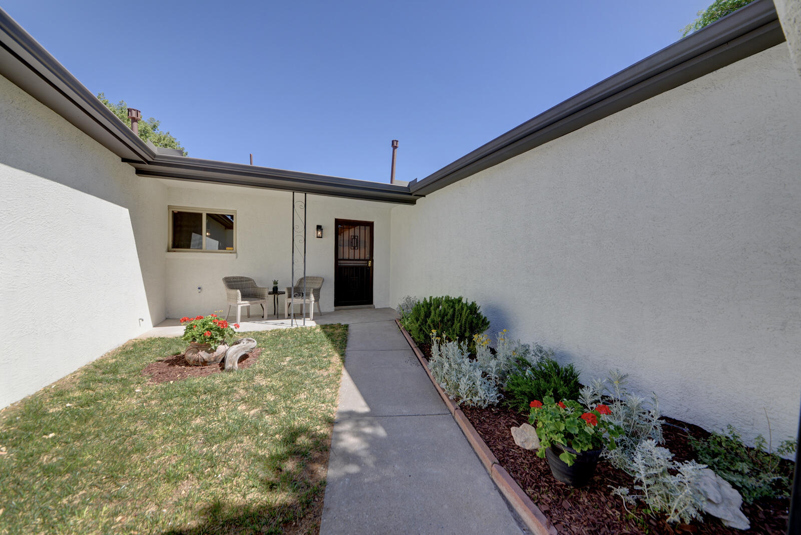 3805 Valerie Place NE