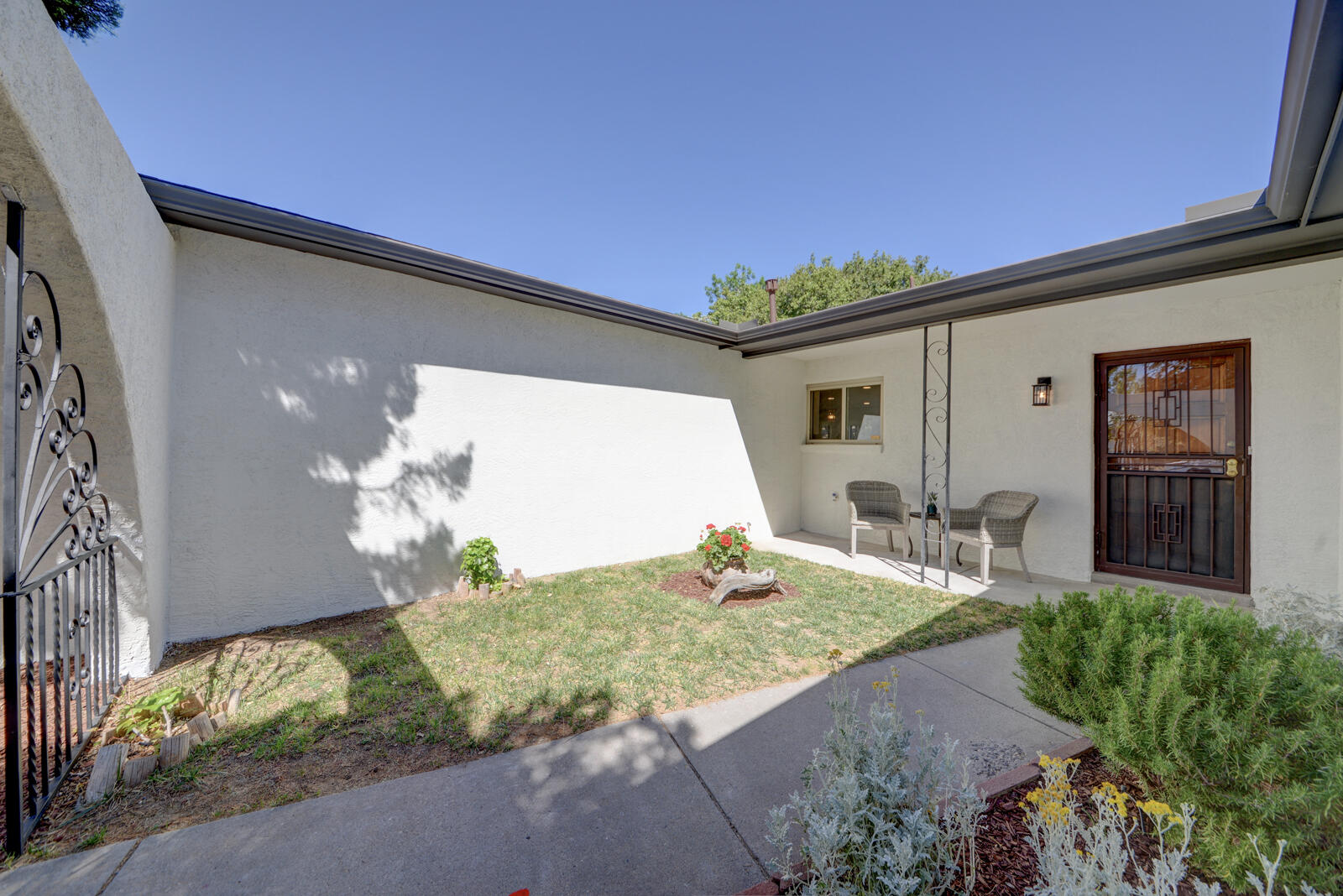 3805 Valerie Place NE