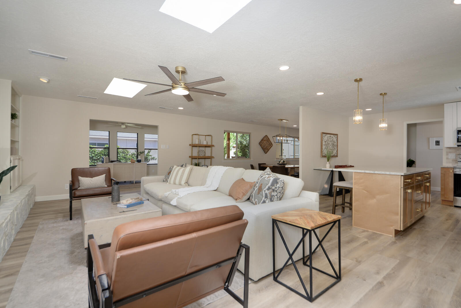 3805 Valerie Place NE