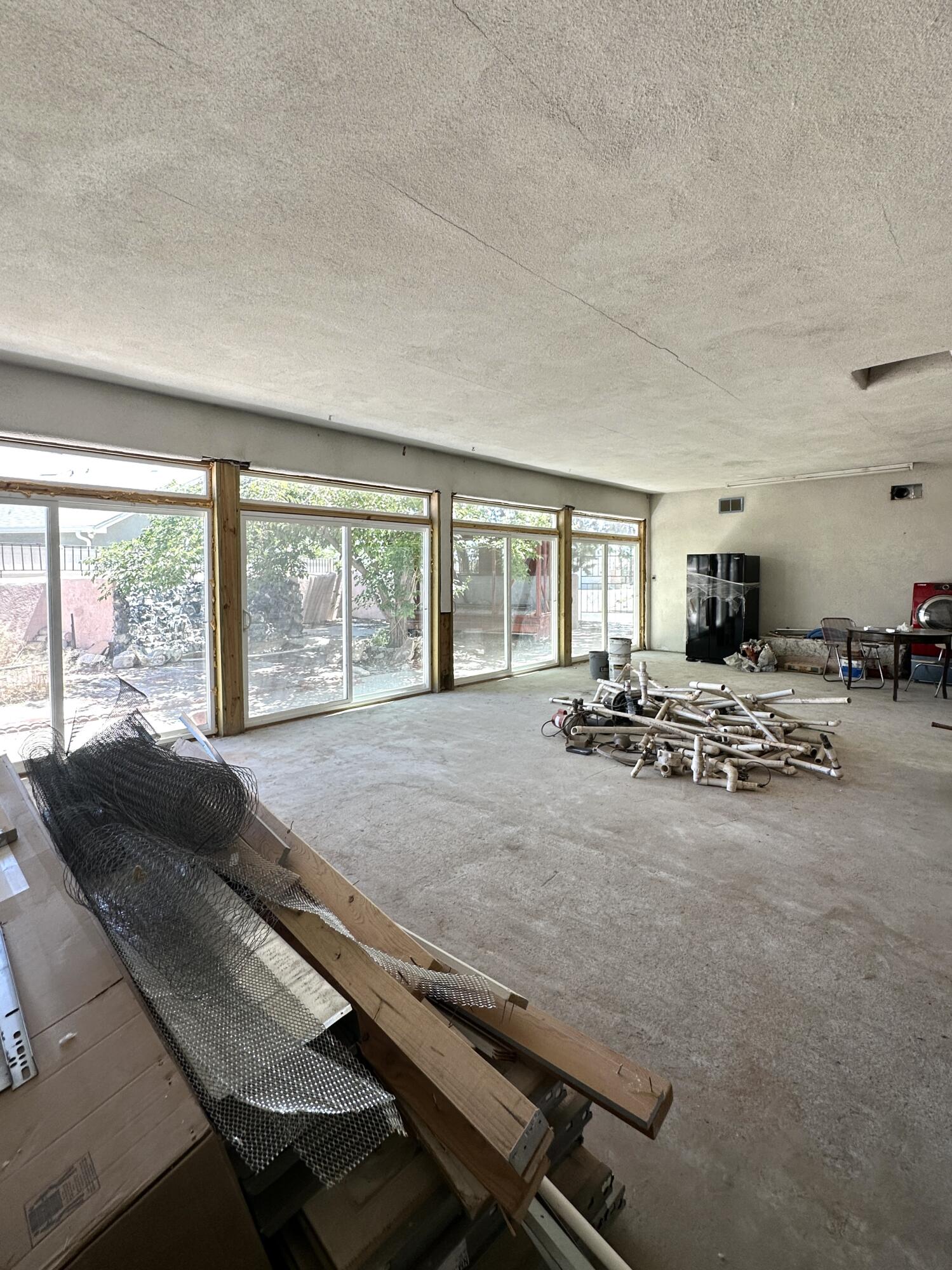 621 N Palmer Lane NE
