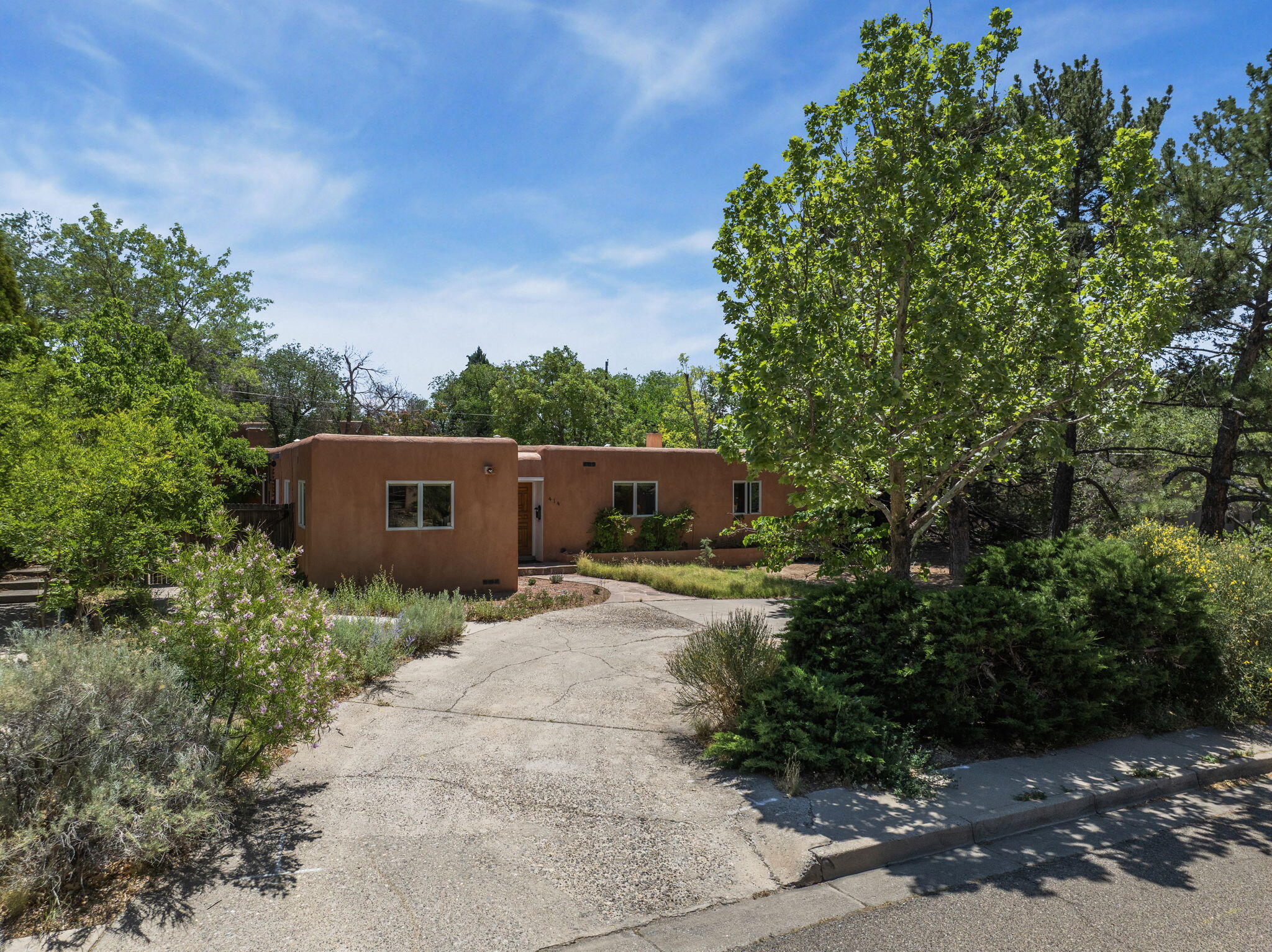 414 Vassar Drive NE