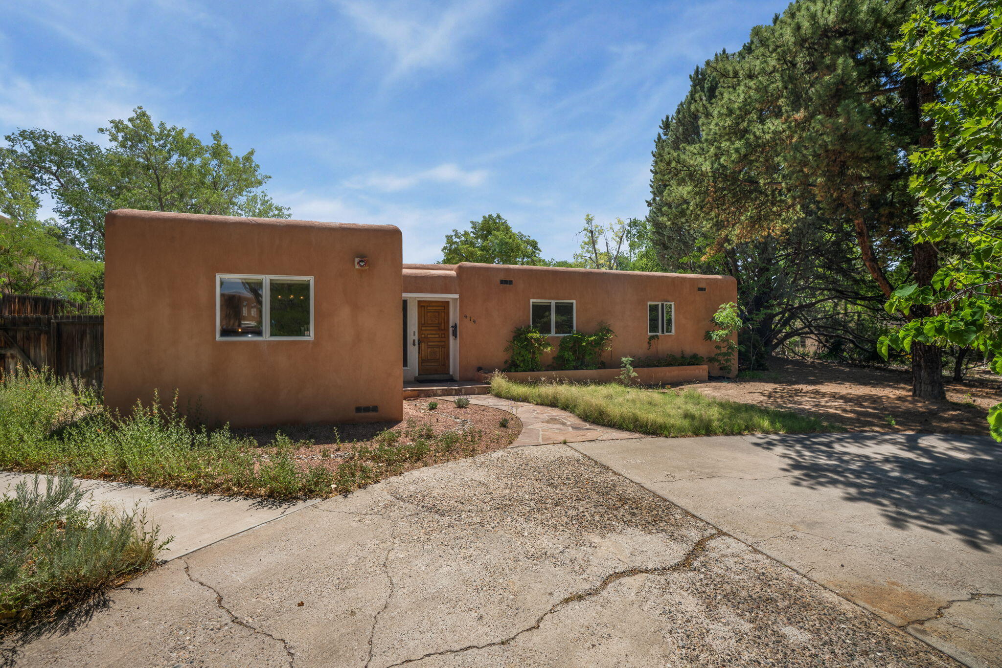 414 Vassar Drive NE