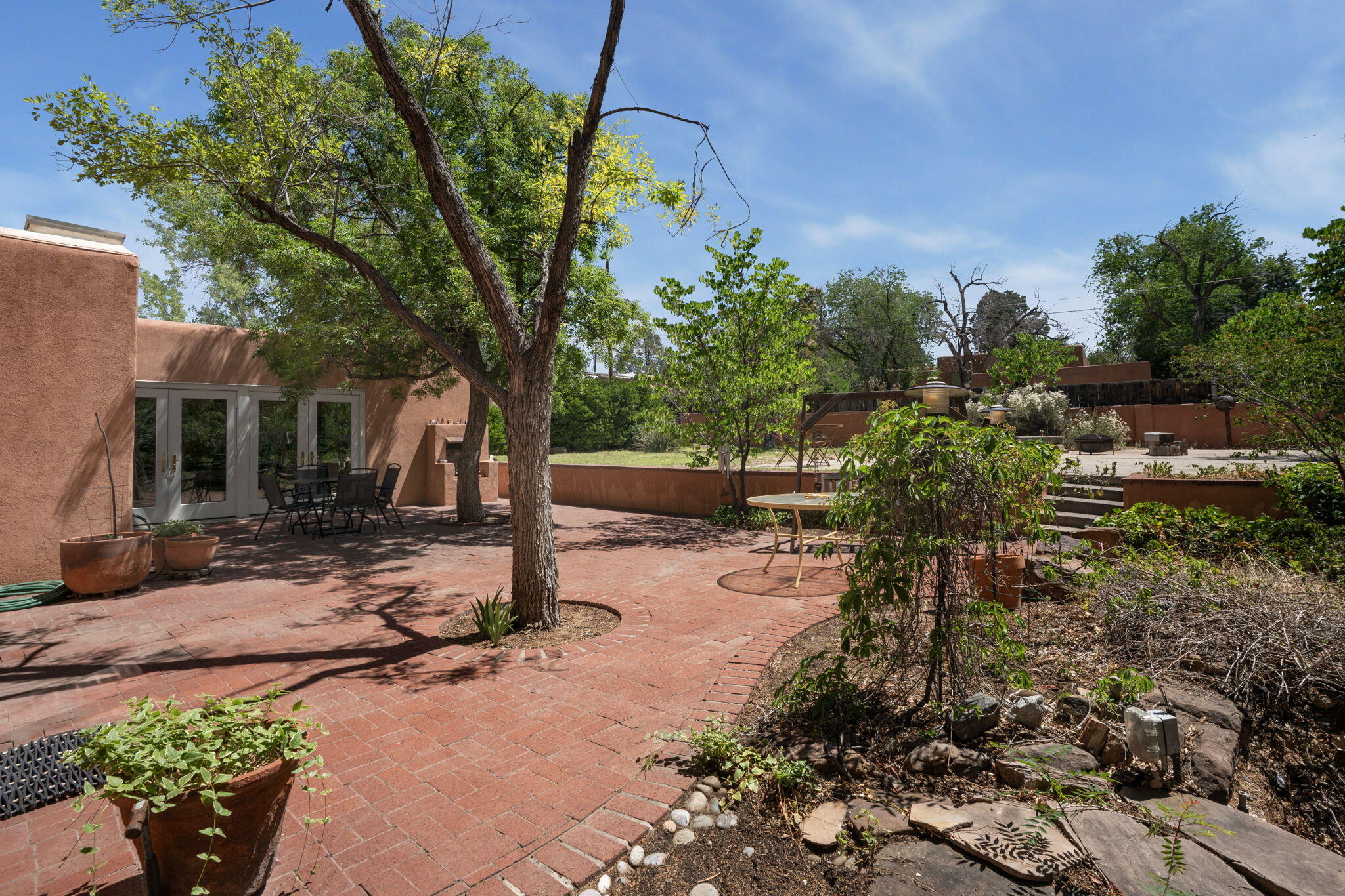 414 Vassar Drive NE