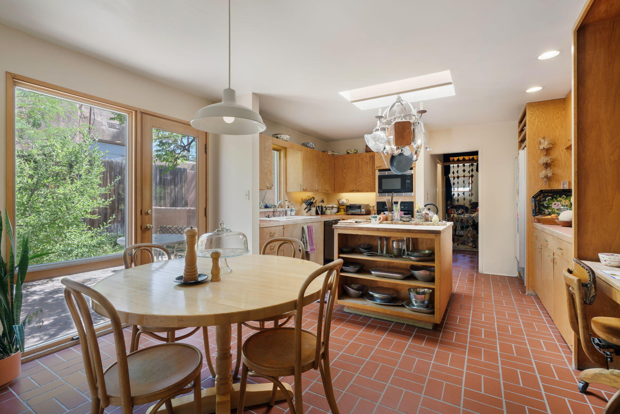 414 Vassar Drive NE