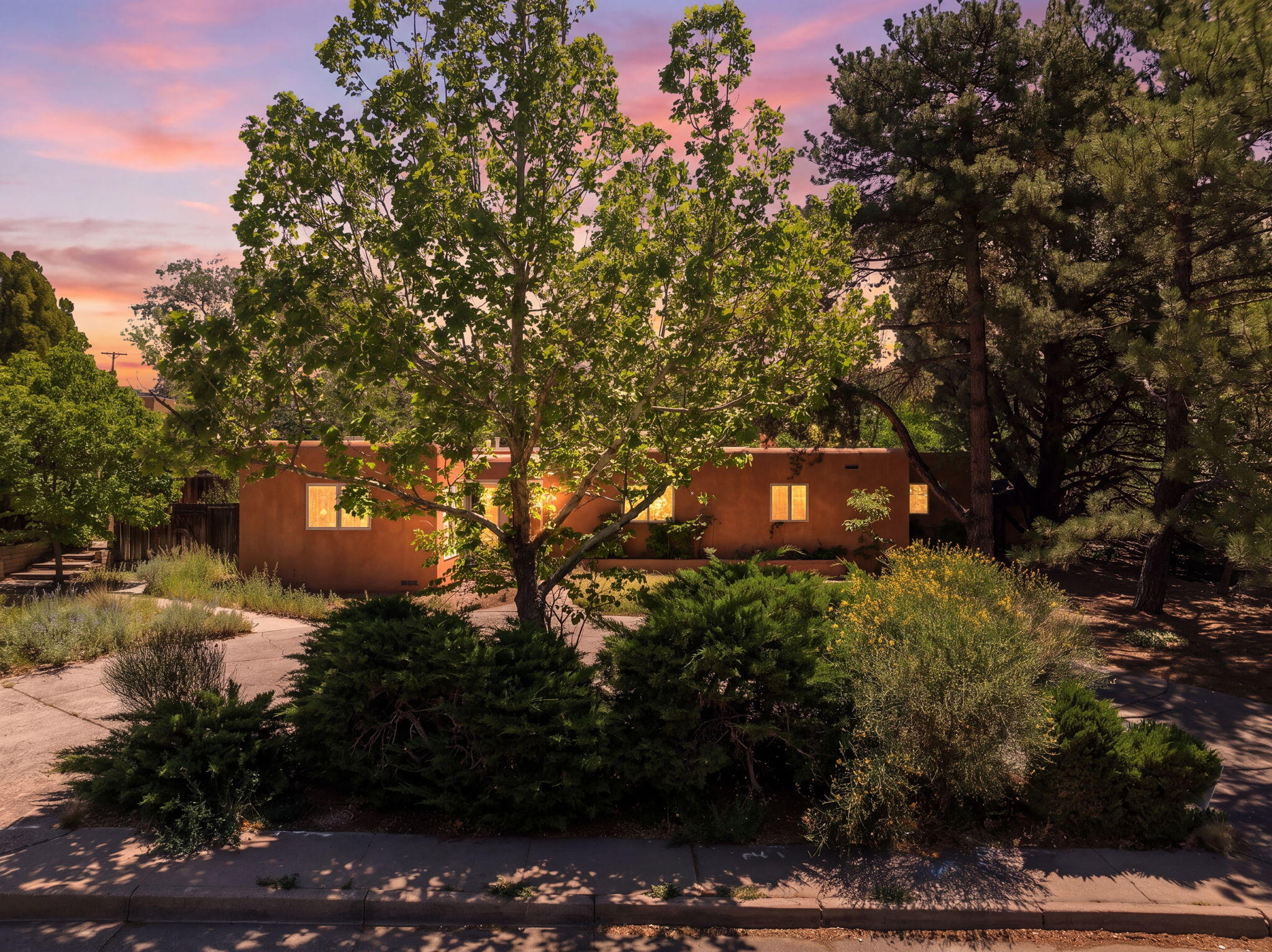414 Vassar Drive NE