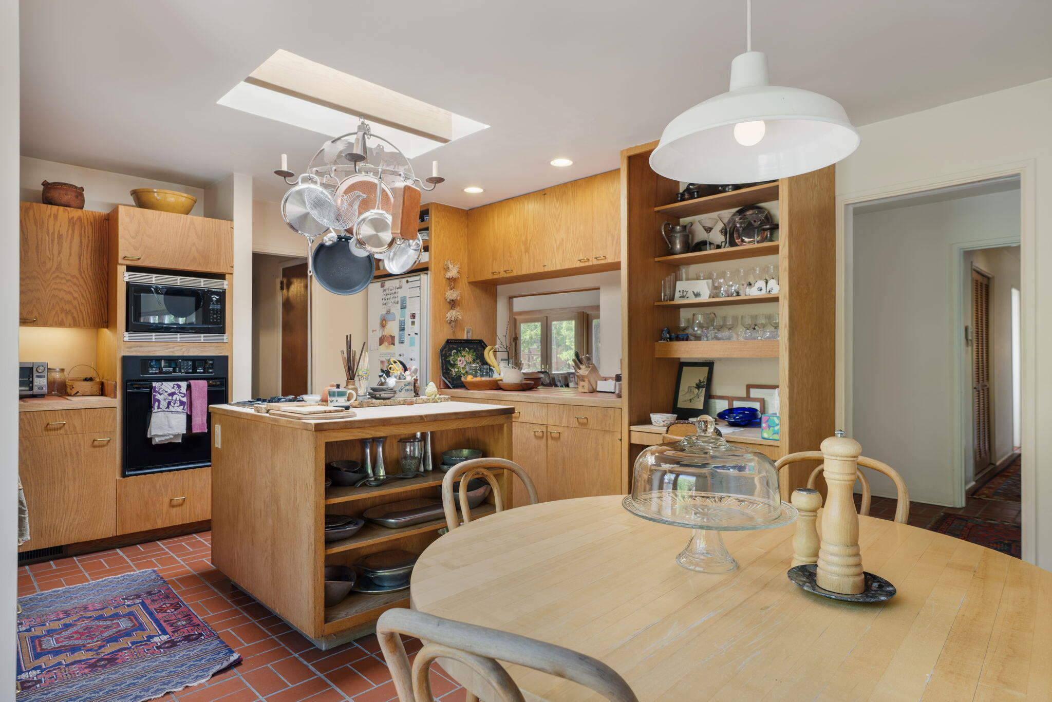 414 Vassar Drive NE