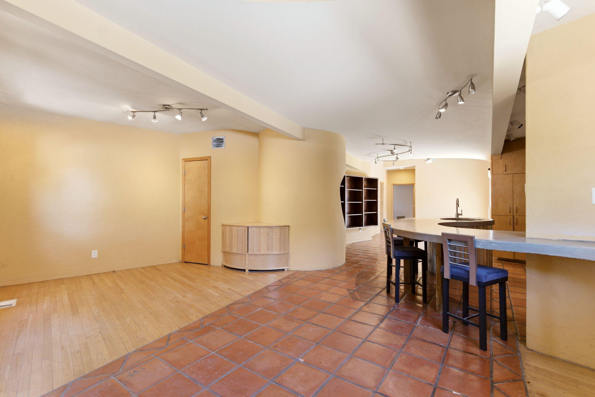 420 Aliso Drive NE