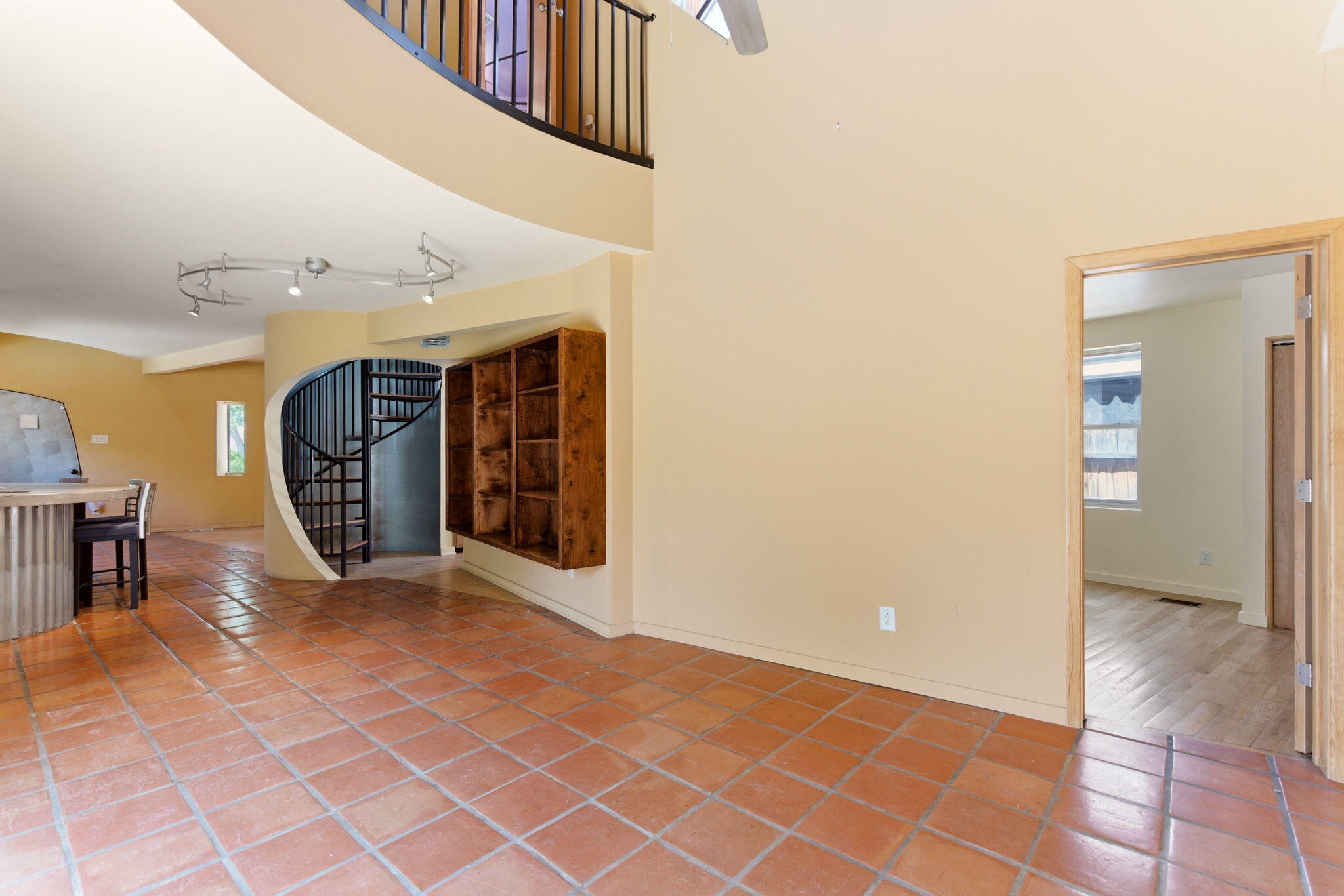 420 Aliso Drive NE