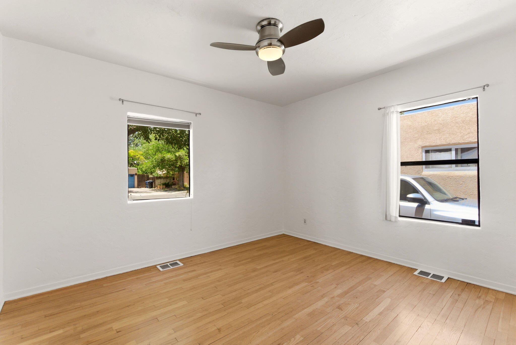 420 Aliso Drive NE