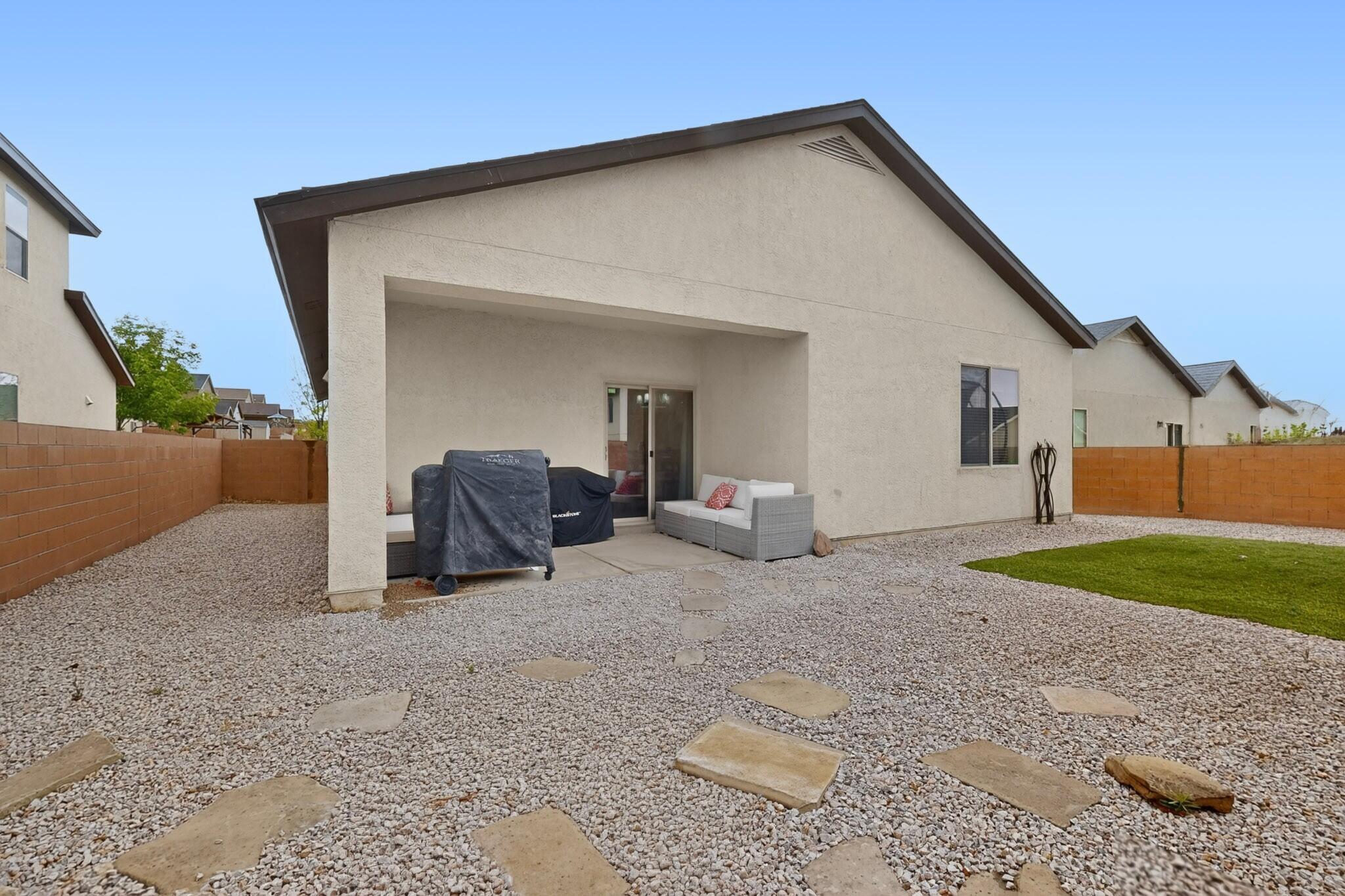 1818 Buckskin Loop NE