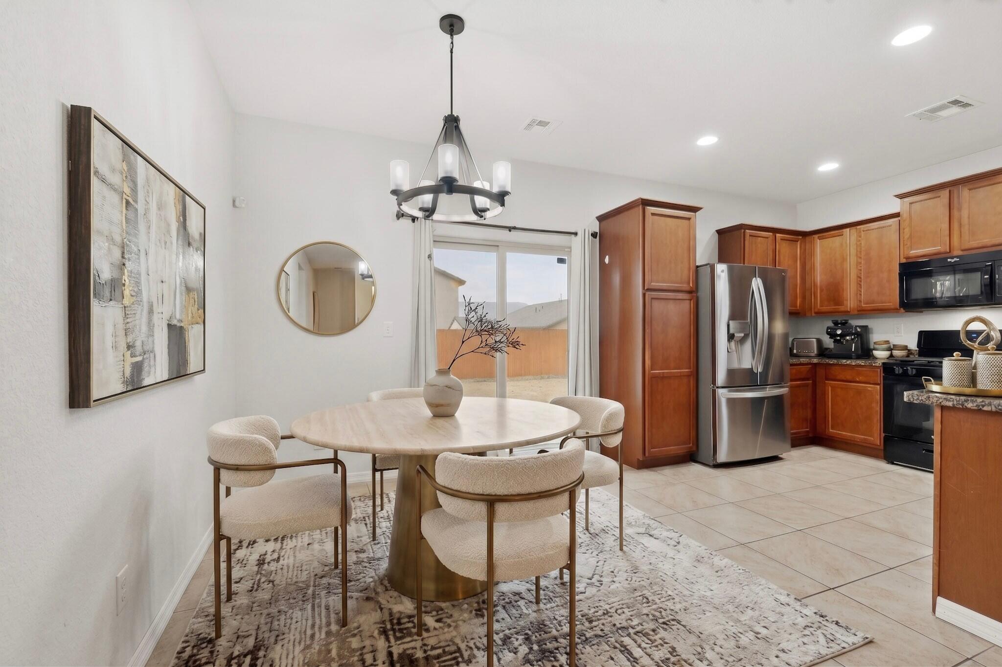 1818 Buckskin Loop NE