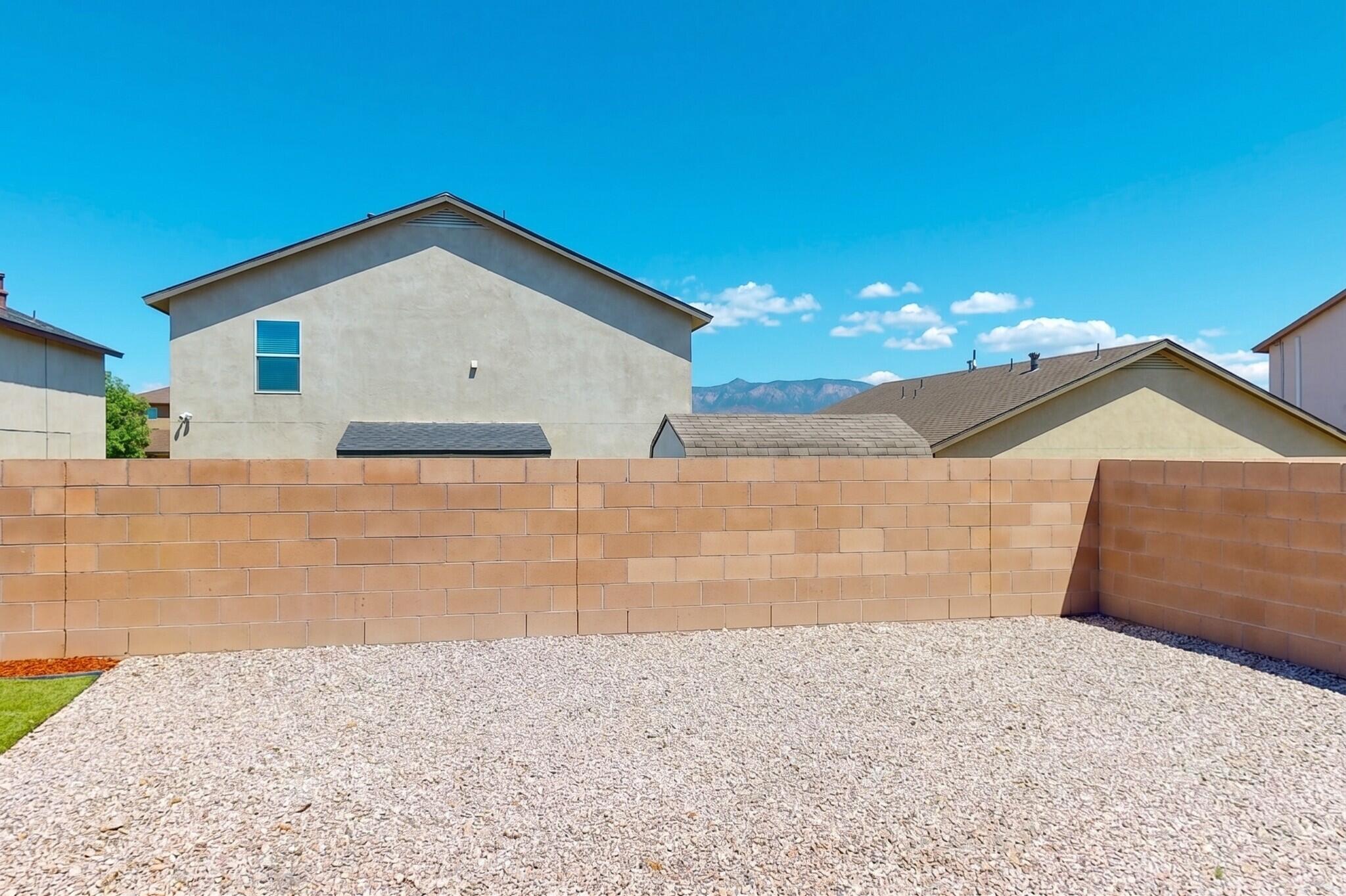 1818 Buckskin Loop NE