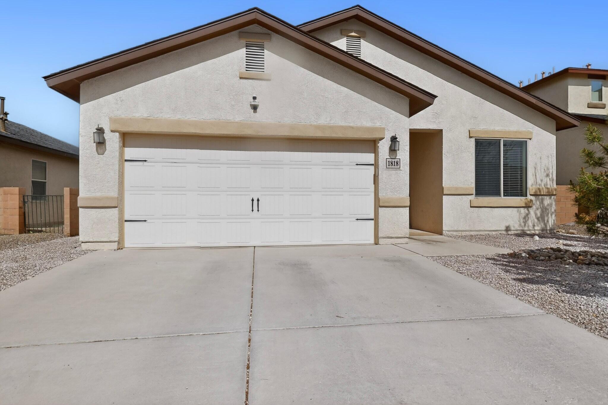 1818 Buckskin Loop NE