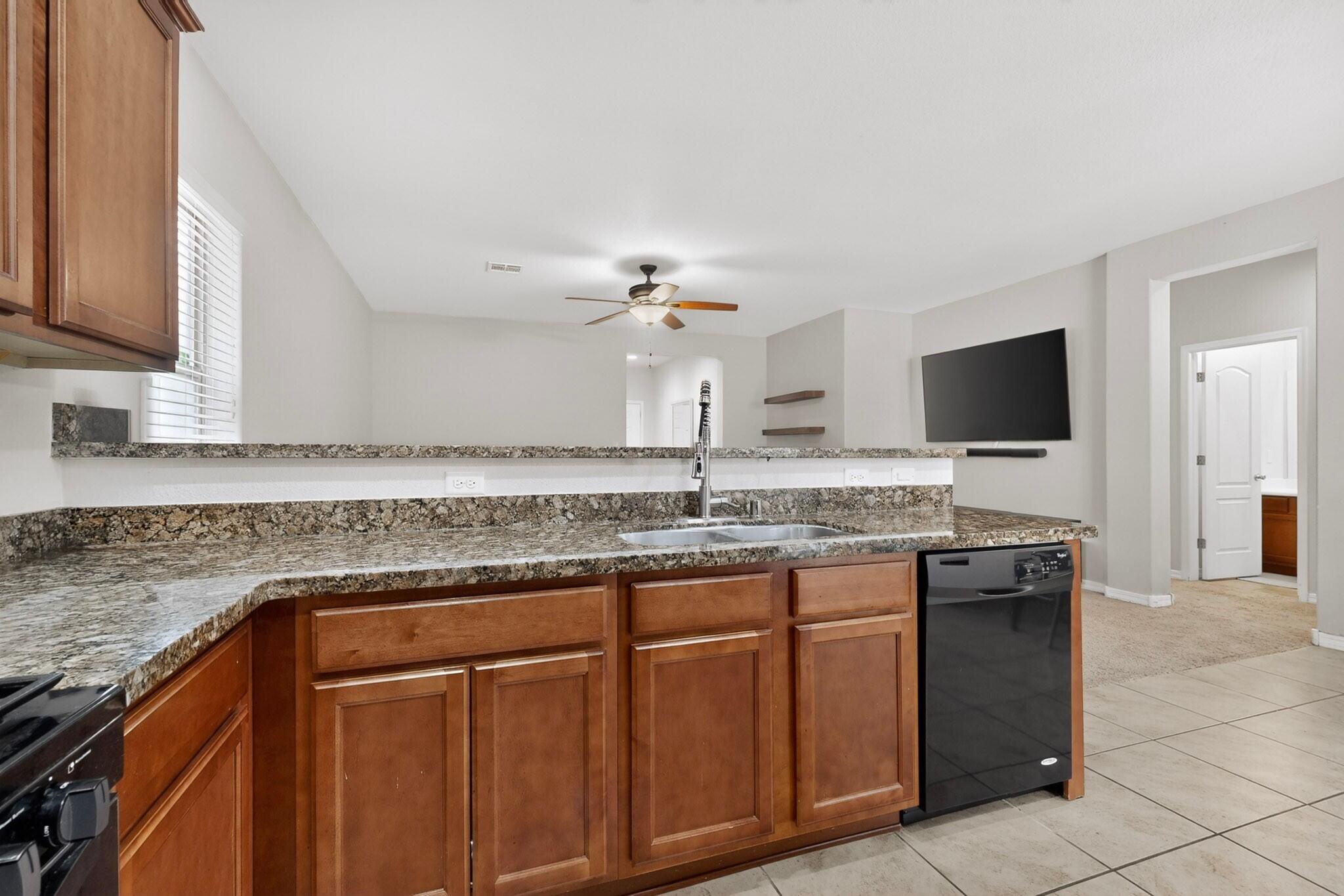 1818 Buckskin Loop NE