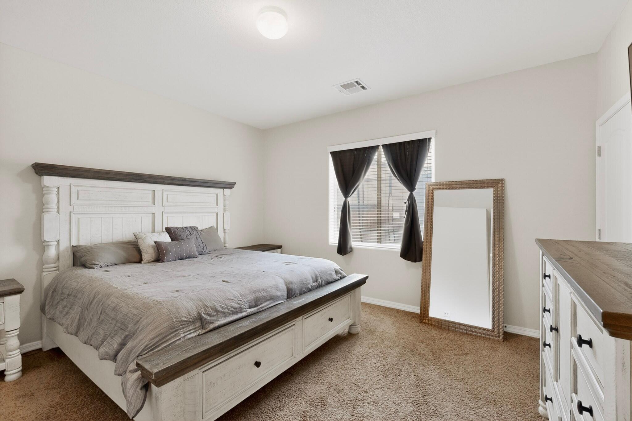 1818 Buckskin Loop NE
