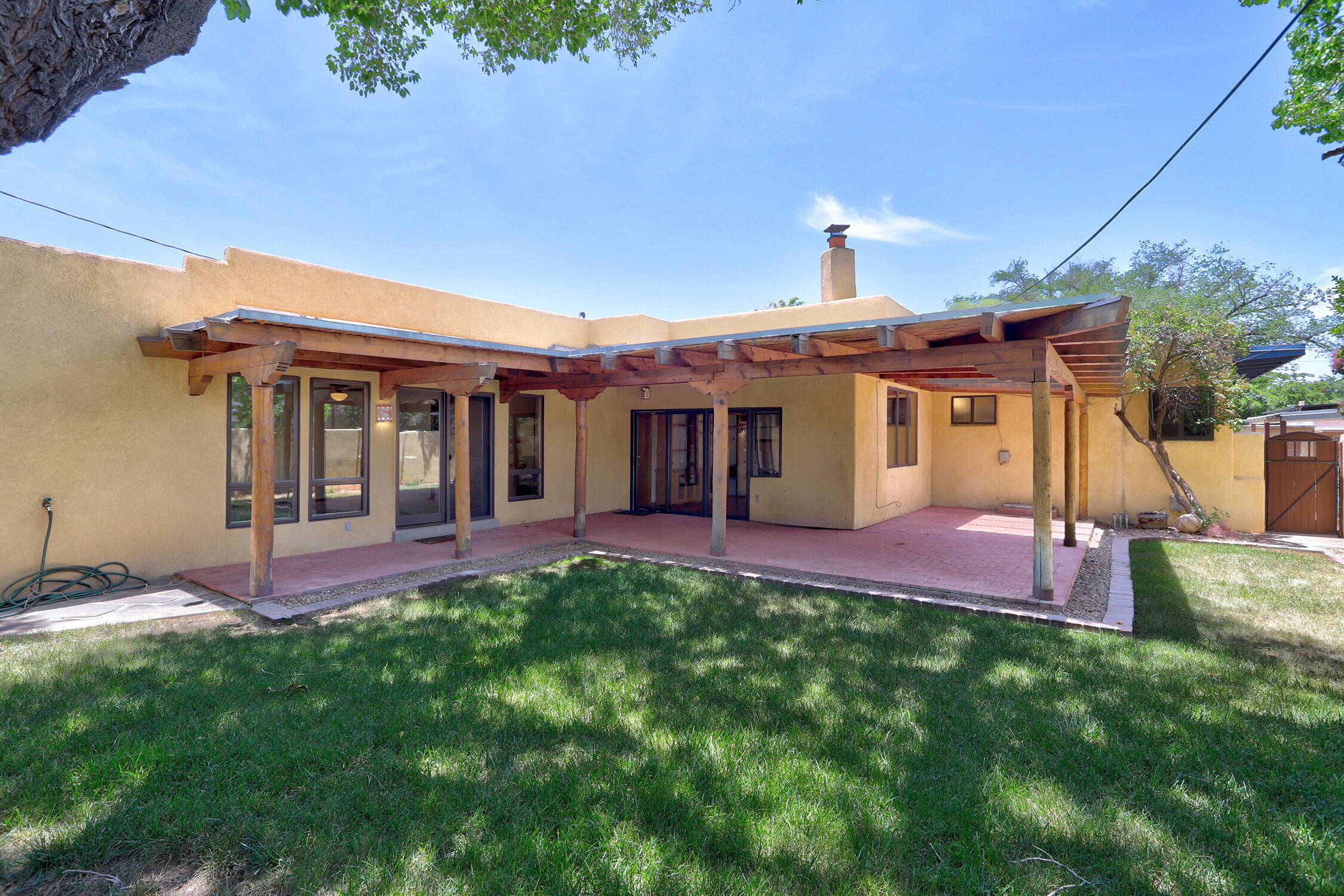 1614 Aliso Drive NE